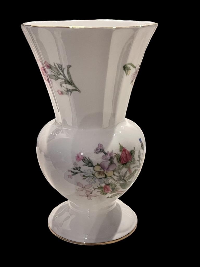 AYNSLEY WILD TUDOR FINE BONE CHINA FLORAL 5 3/8″ TALL VASE w/ ORIGINAL LABEL