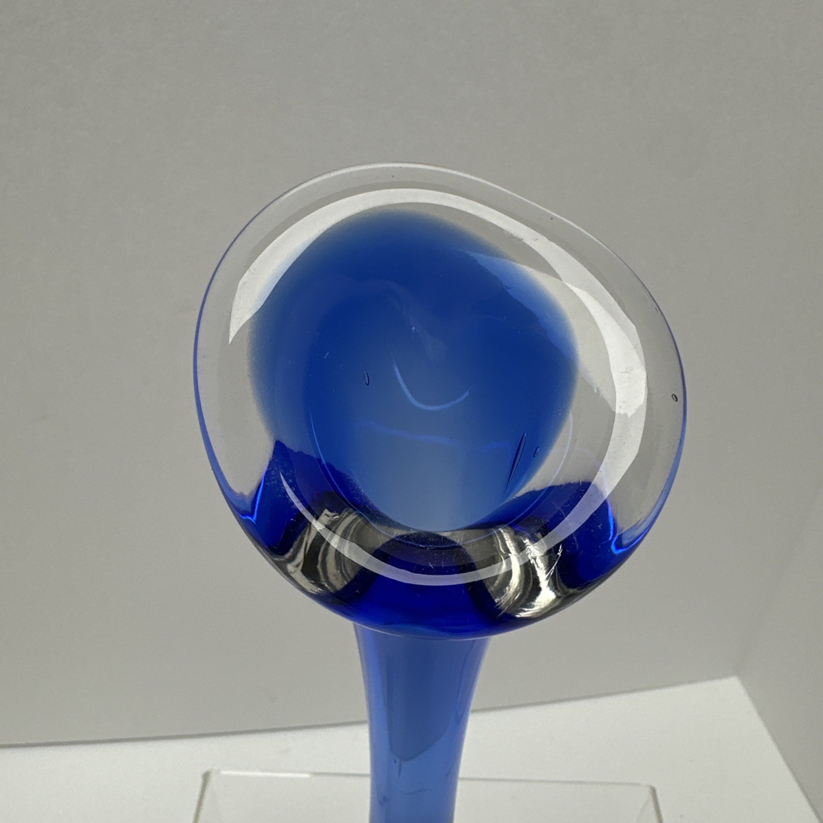 Aseda Glasbruk Calla Lily Bud Vase Blue MCM Sweden 8″ Controlled Bubble Base