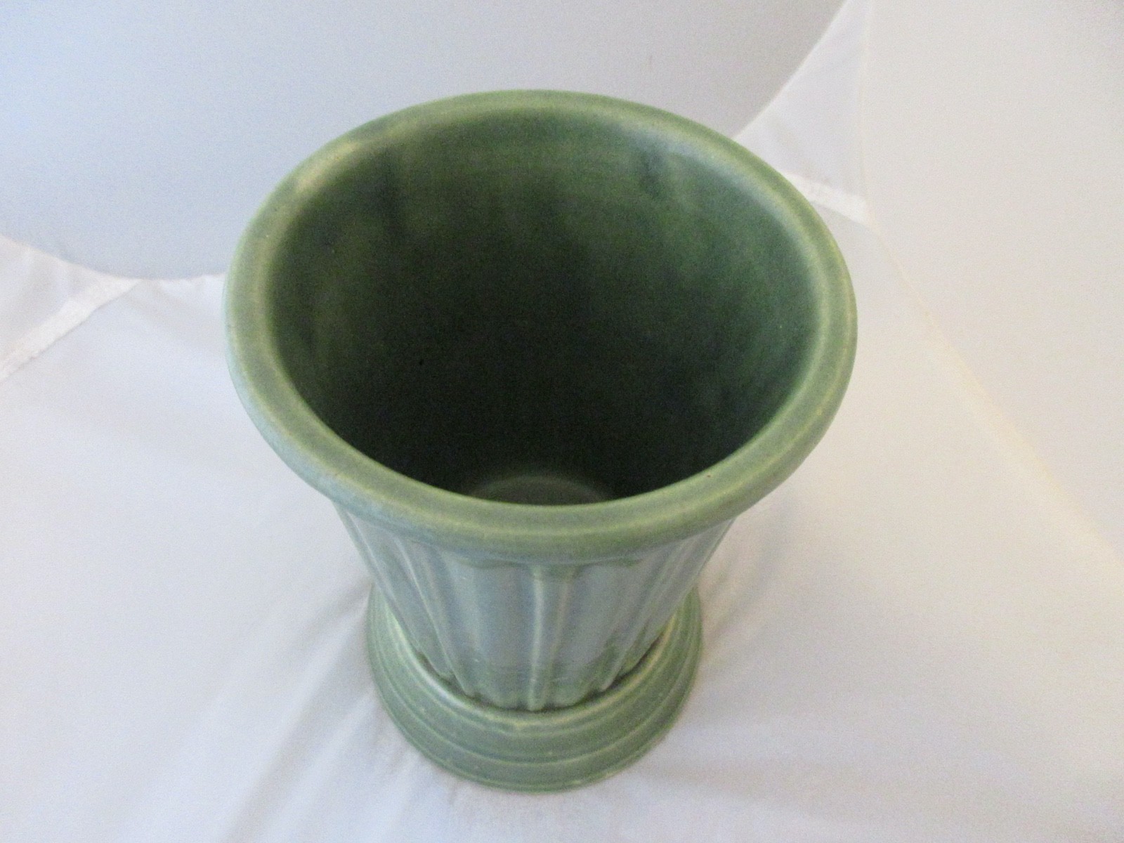 vintage GARDEN CITY POTTERY ribbed footed green vase – california pottery