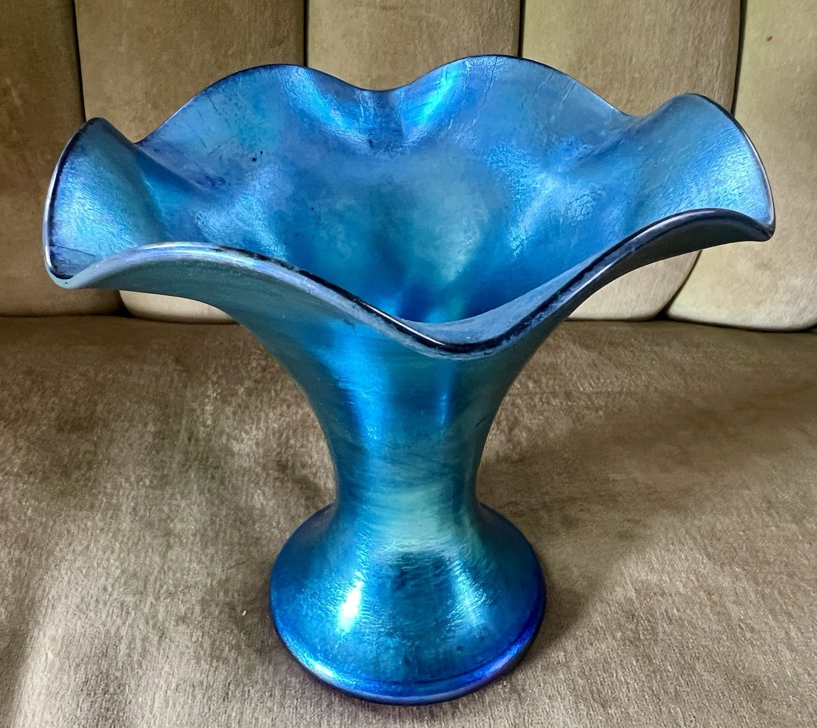 MAGNIFICENT SIGNED STEUBEN BLUE AURENE FLAIR TOP RUFFLED VASE EXCELLENT 6” #723