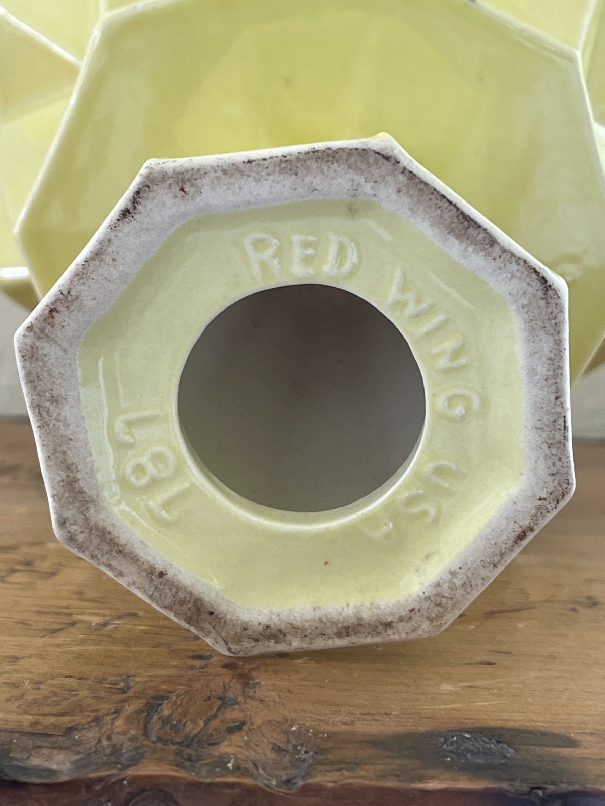 MCM RED WING POTTERY PRISMATIQUE GEOMETRIC PEDESTAL PLANTER YELLOW & WHITE 6.5″