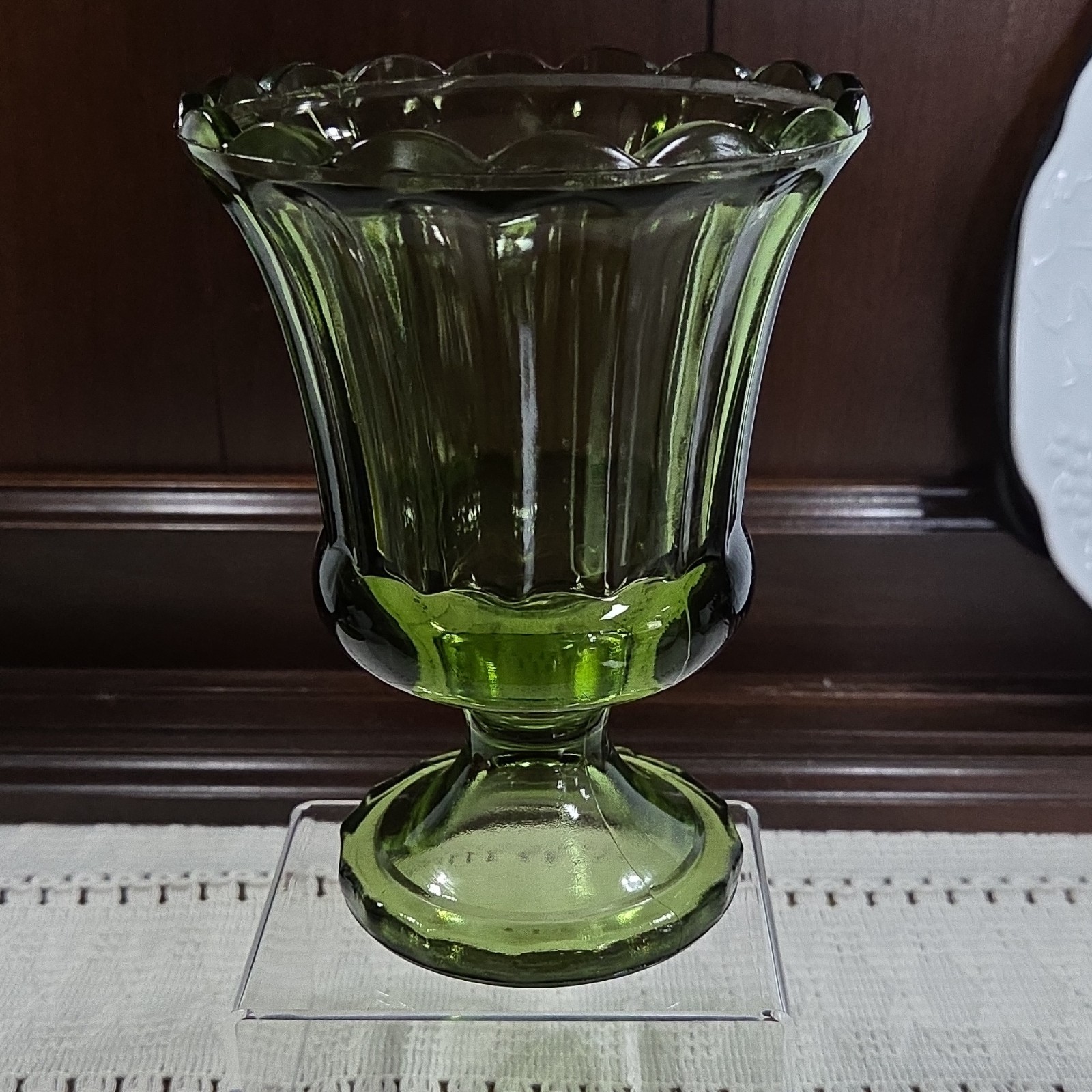 Vintage Green Glass Pedestal Vase Scalloped Rim Approx 6 in Tall 4 in Opening