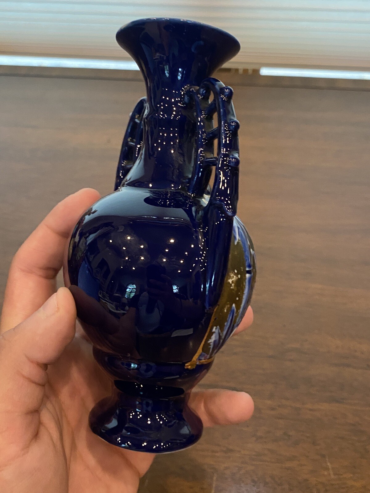 BEAUTIFUL VTG Blue/Gold HAND PAINTED Birds In Nature Scene Porcelain Vase 6.75″H
