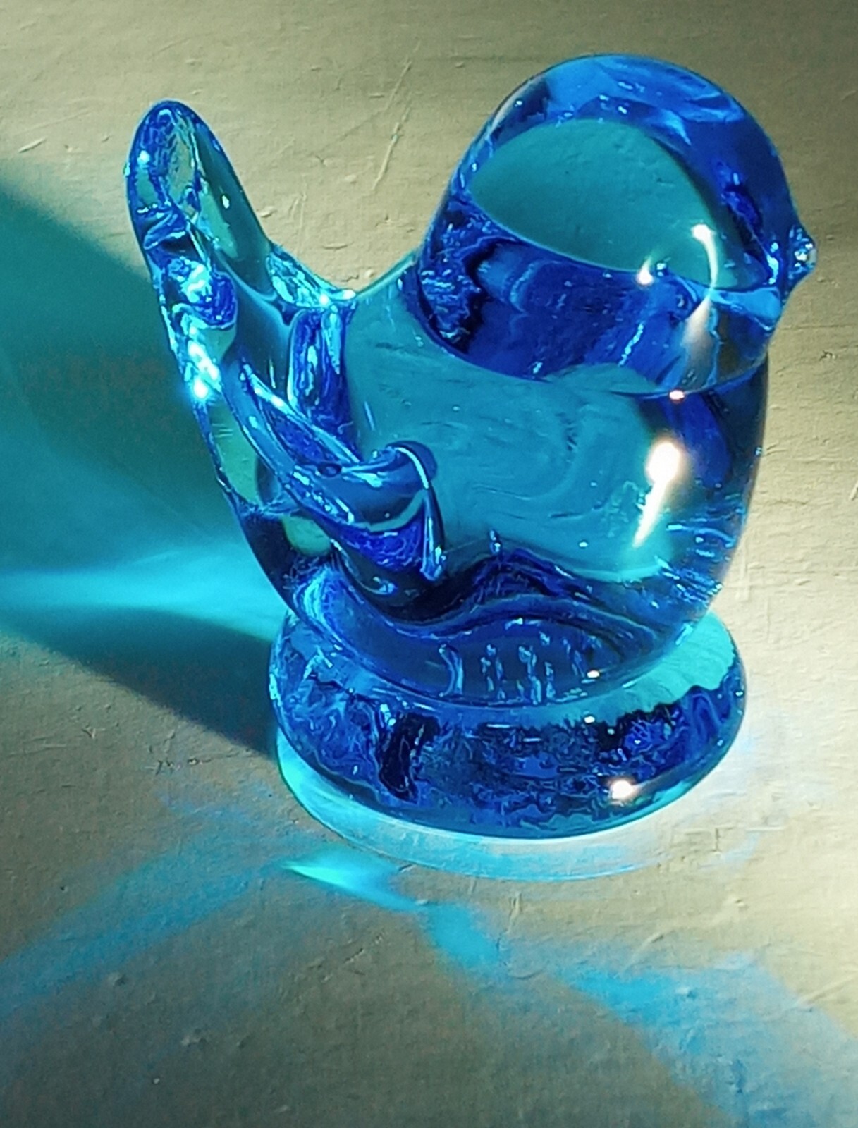 Blue Glass Bird 2″ tall Figurine unmarked Bluebird of Happiness style Beautiful