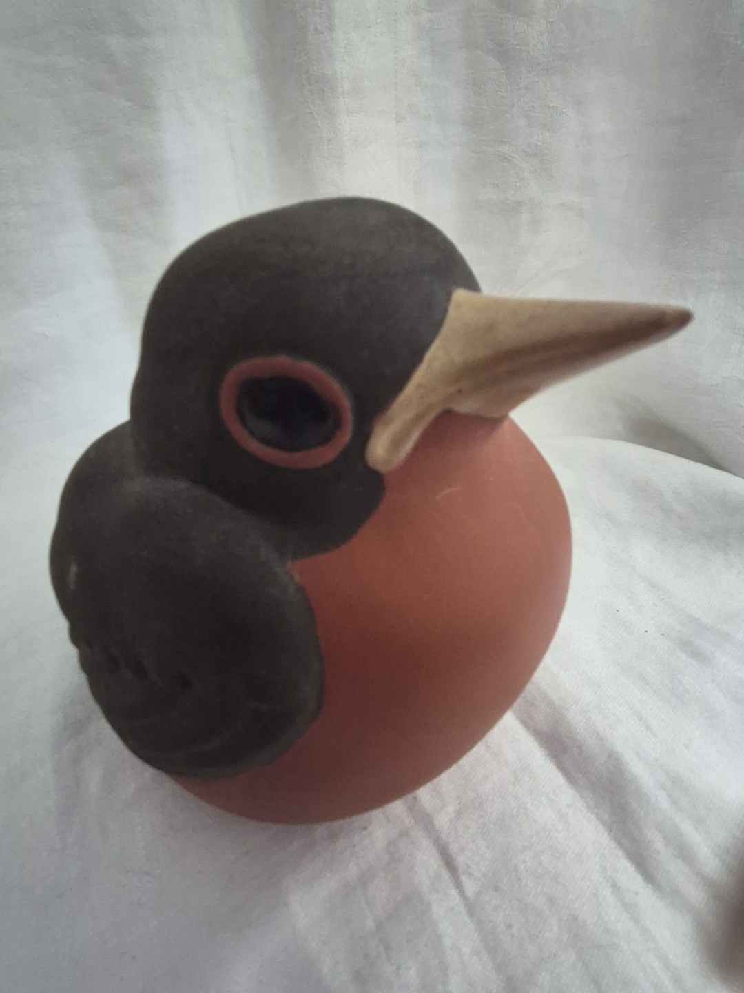 Vintage Rare Chester Nicodemus FERRO Stone Pottery Robin 4.5 inches high W/Tag