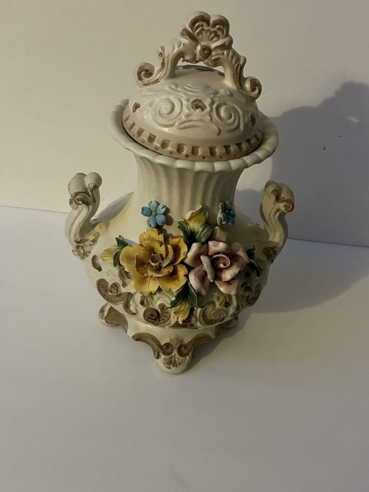 Vintage Italian Capodimonte-style lidded vase Cream With Flowers