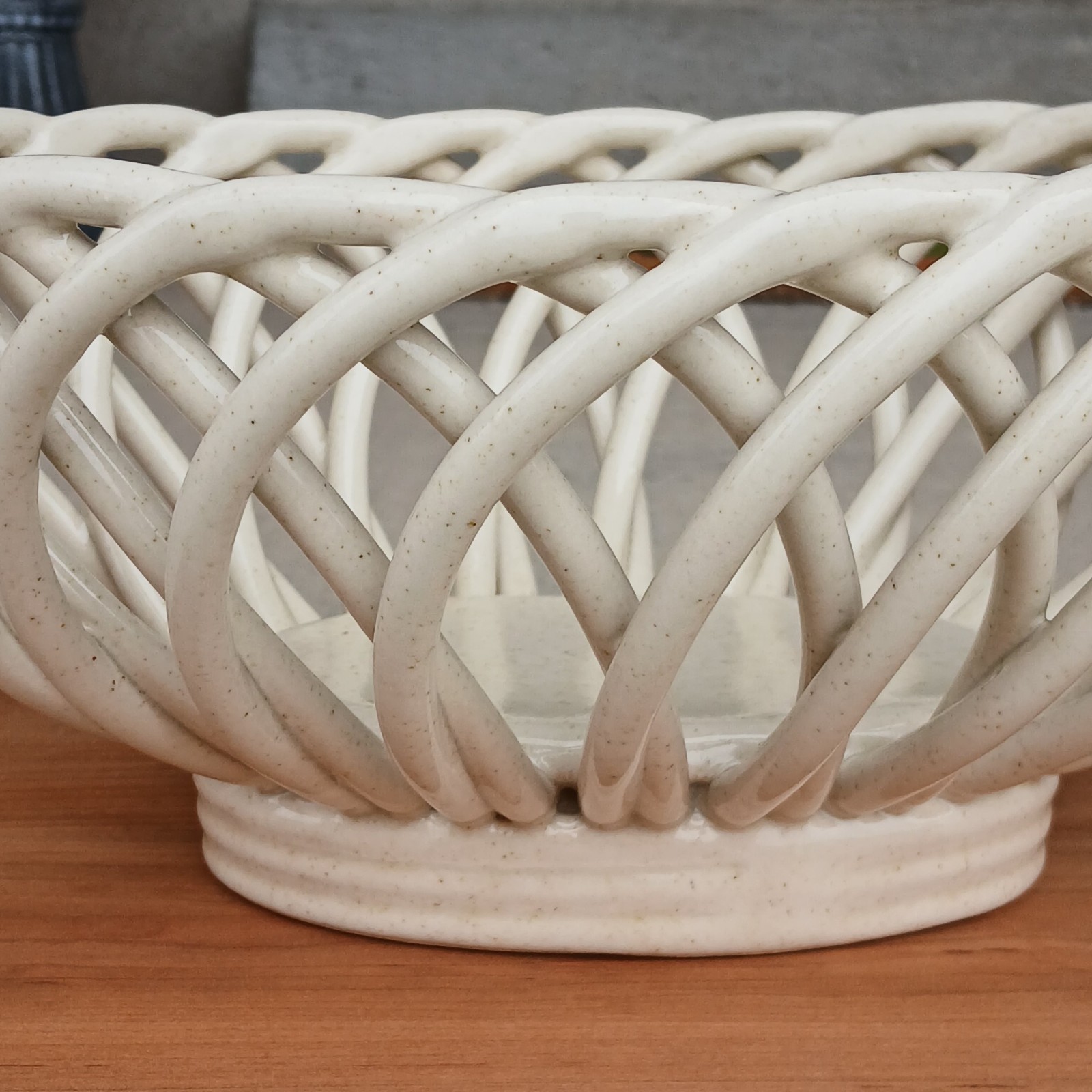 Williams Sonoma Eucalyptus Stoneware Cream Woven Oval Bread Fruit Bowl Vintage