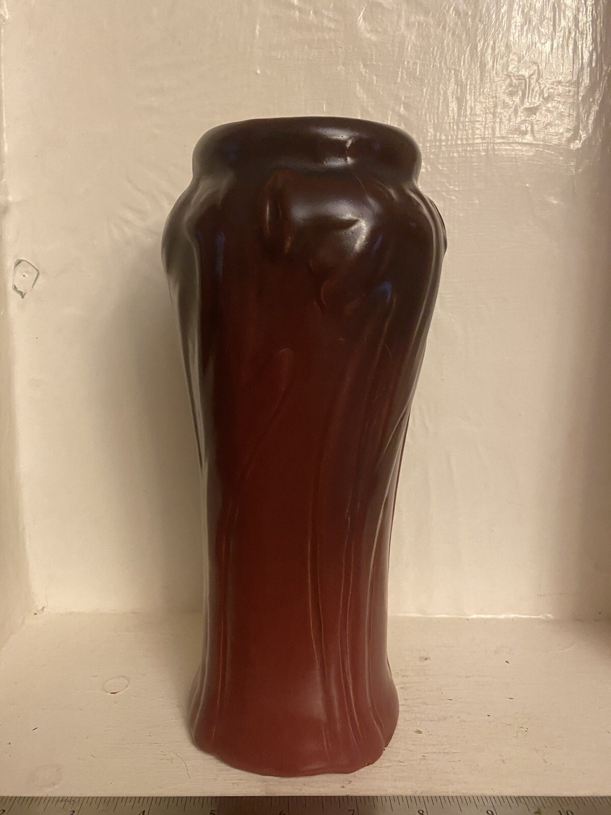 Van Briggle Mulberry Vase with Daffodils, Dirty Bottom, 9 1/4″ – MINT