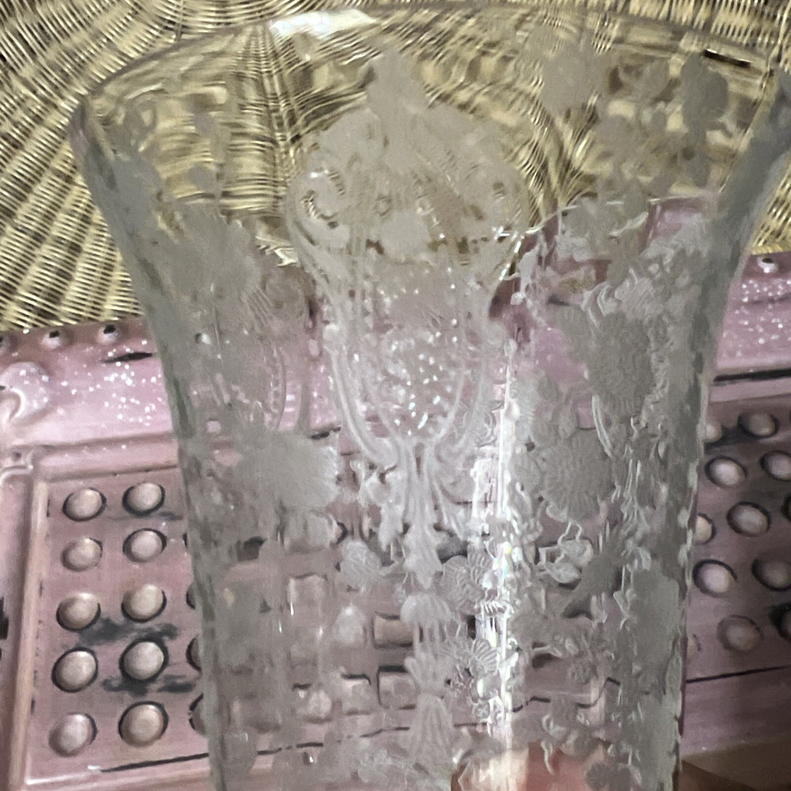 CAMBRIDGE GLASS ROSE POINT CRYSTAL #1233 10″ KEYHOLE FOOTED BLOWN ETCHED VASE