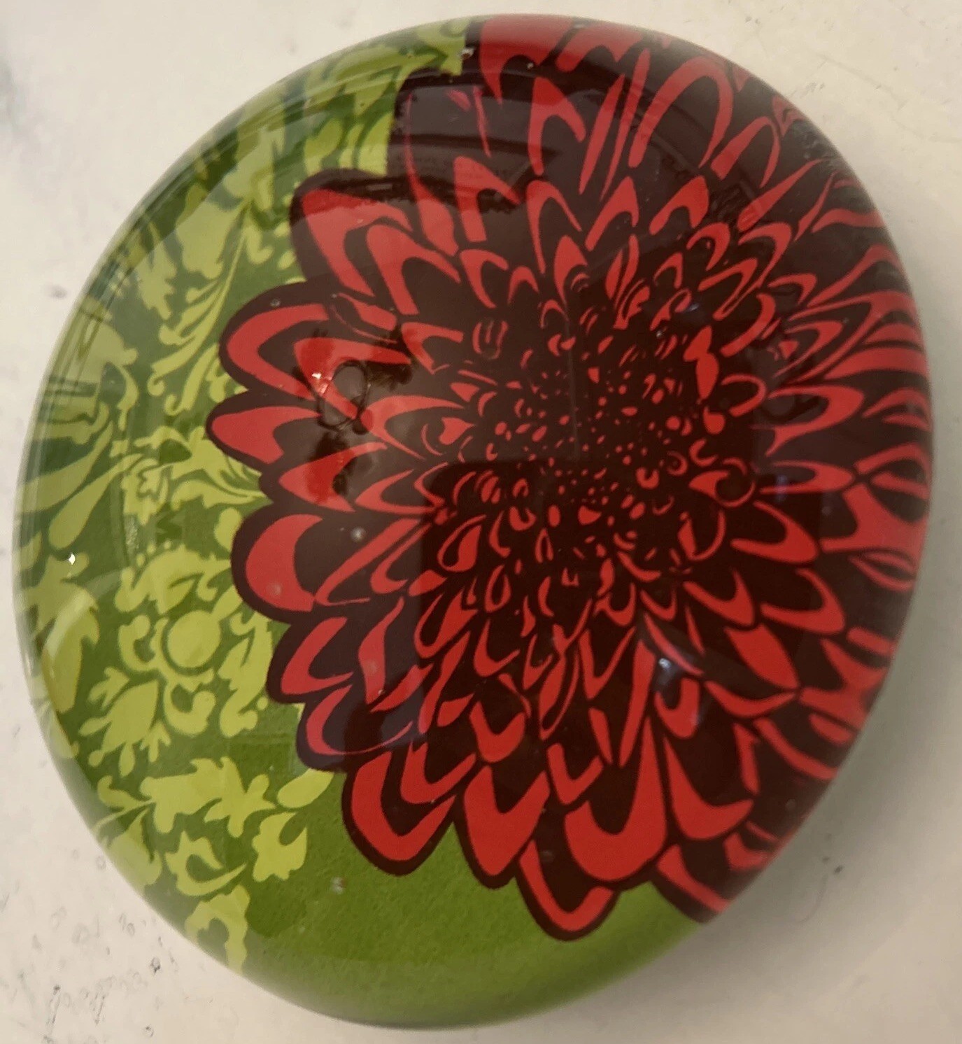 Paperweight Red Dahlia Flower Green Background Round 3.5″