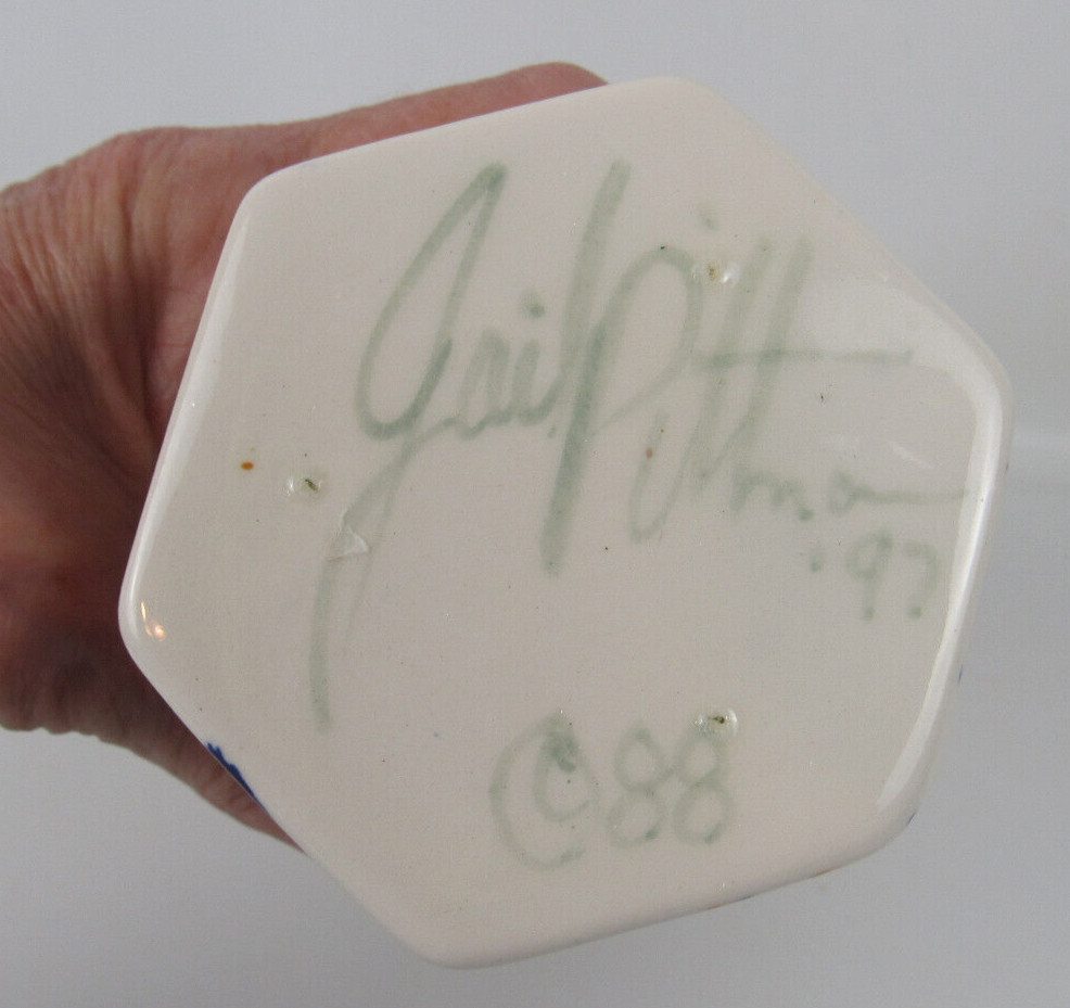 Rare ZIG ZAG Hexagonal Vase 3″ x 8.5″ Signed “Gail Pittman ’97 ©88” GAIL PITTMAN