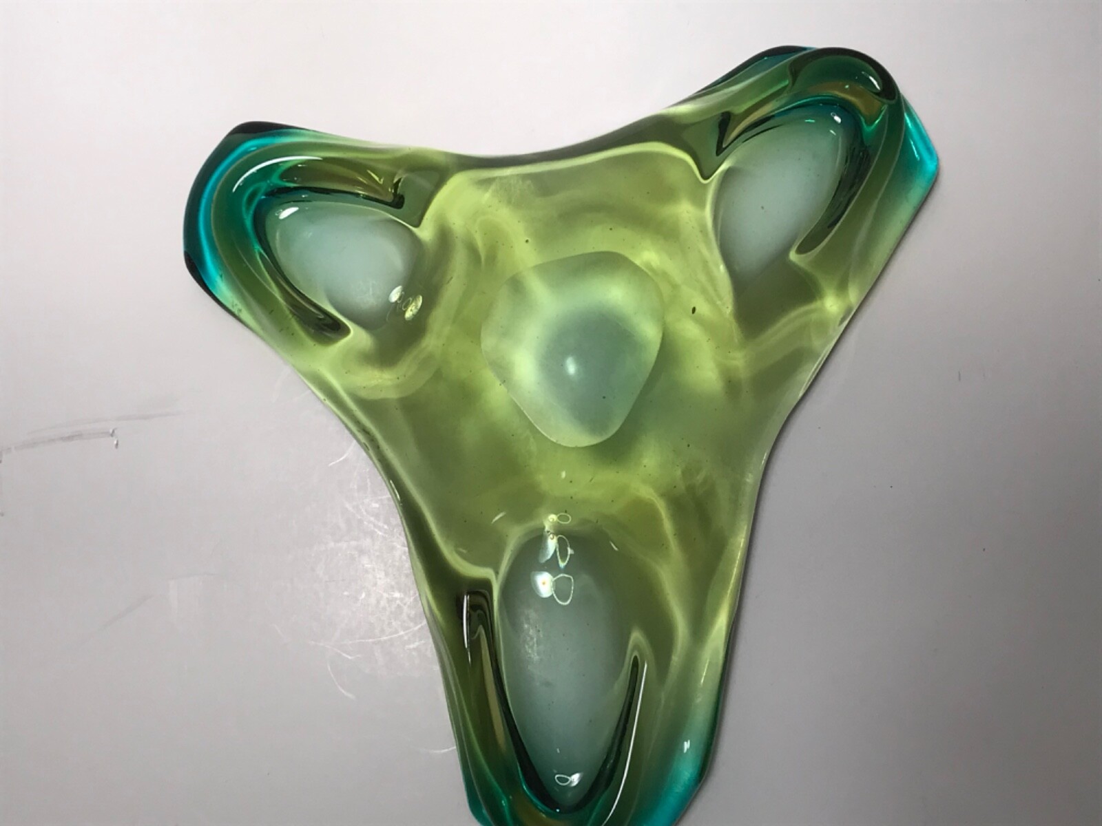 VTG GREEN / Blue Art GLASS Triangle ASHTRAY HAND BLOWN MID CENTURY MODERN Murano