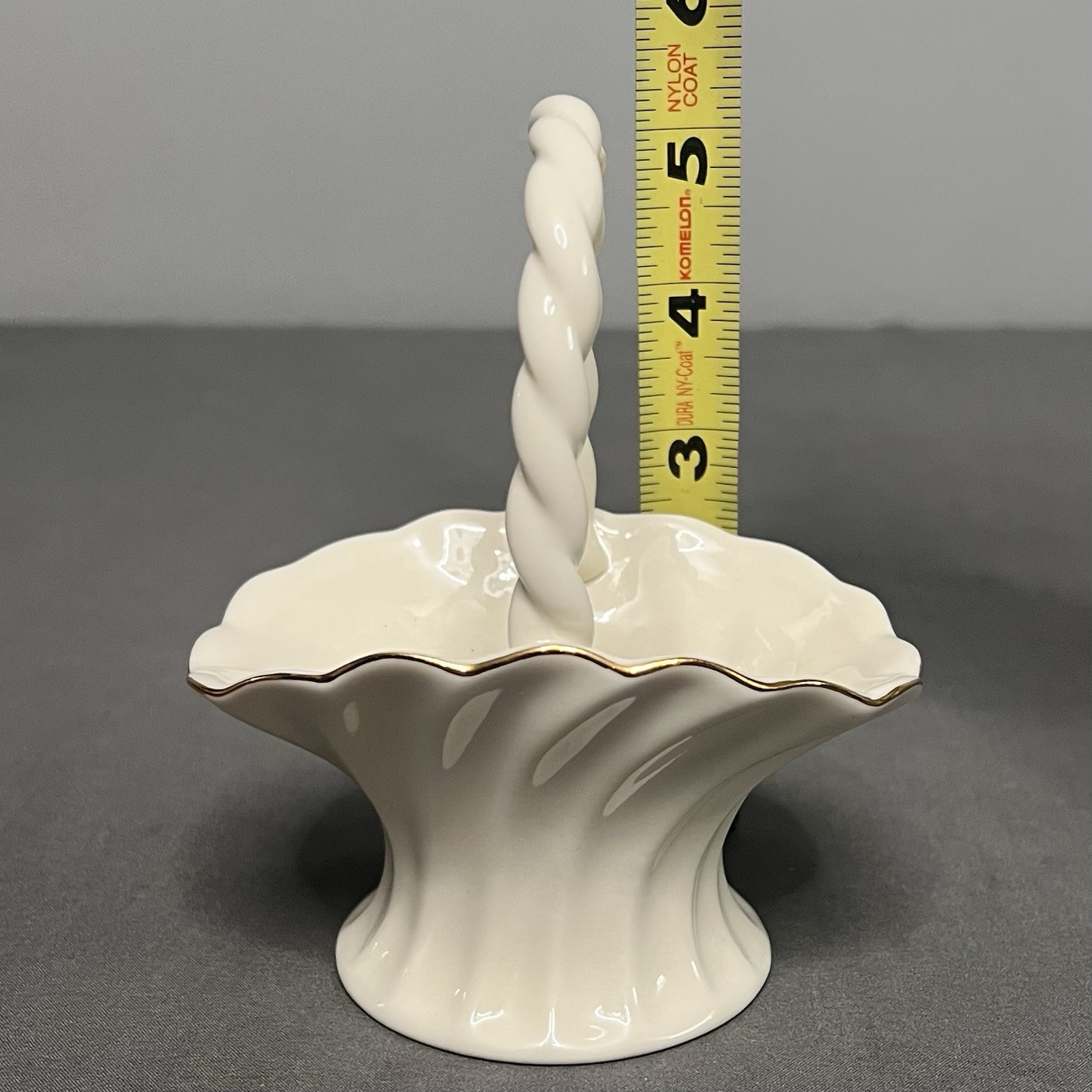 Lenox Spiral Basket Cream W/ Gold Trim & Twisted Handle 4.5×3.25×5” Scalloped