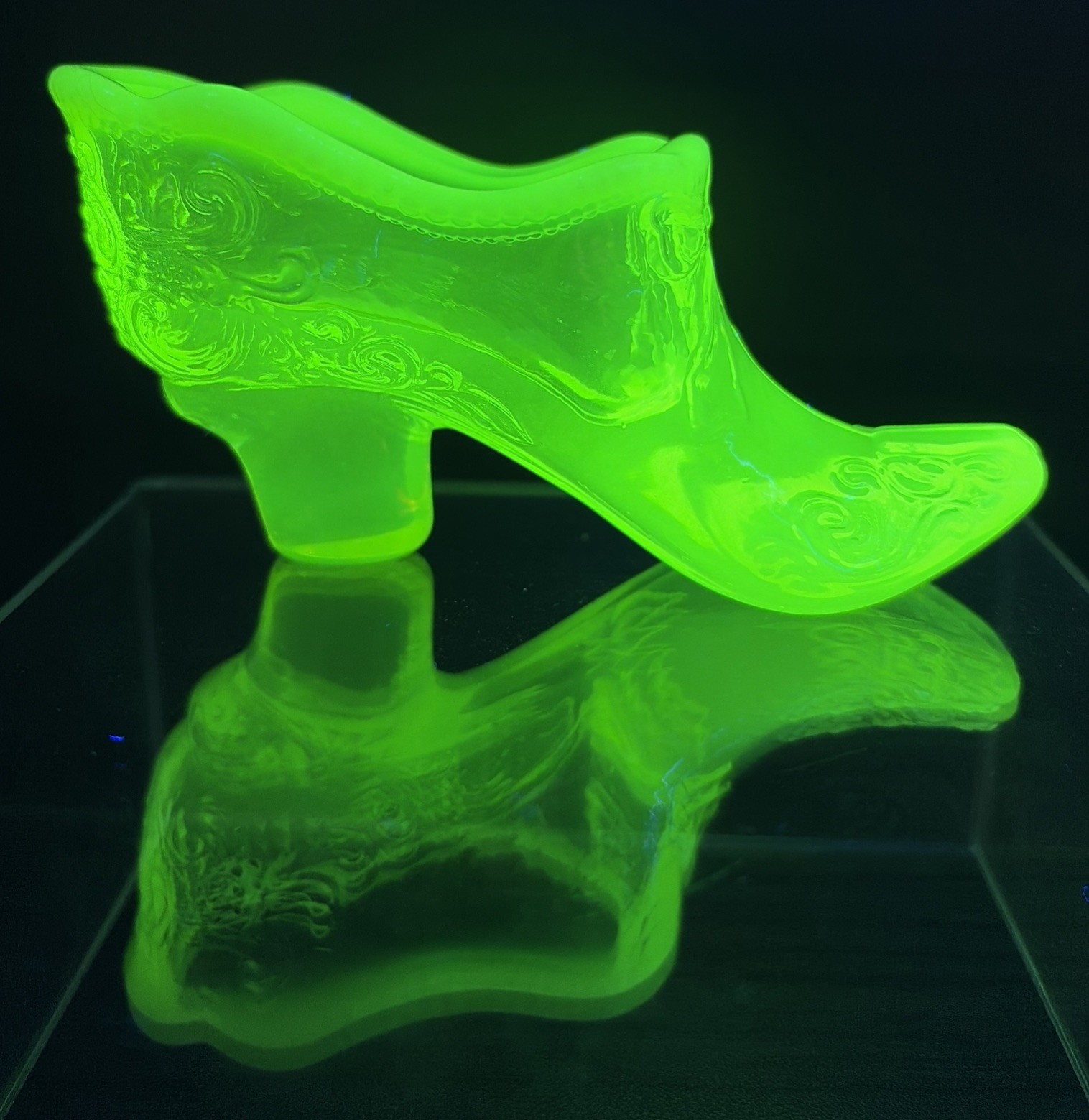 Mosser Vaseline Opalescent Uranium Bow & Scroll Slipper Shoe 4.75″ UV Glow