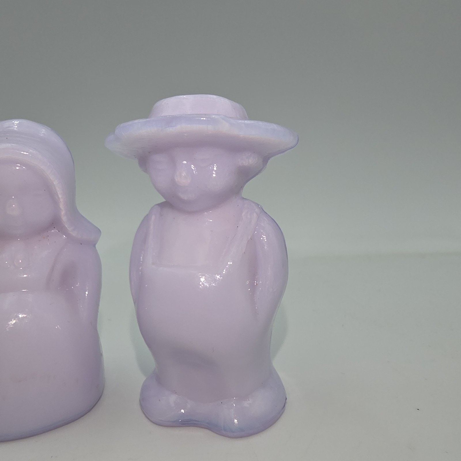 Vintage Boyd Glass Lavender Slag Amish Couple Eli Sarah Figurines 2.25″