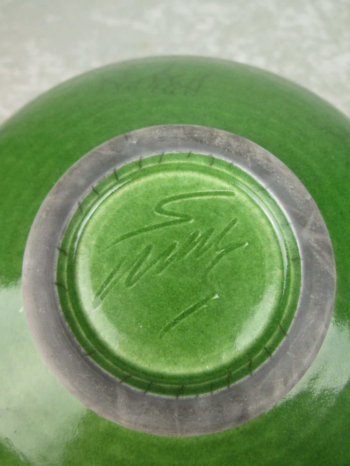 Pamela Summers Pottery Vase Crackle Raku Lime Green 3-3/4 in Tall 6in Diameter