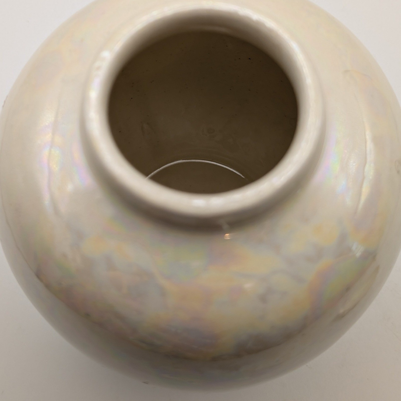 Arnels Vintage Iridescent Ceramic Ginger Jar Lidded White Pearlescent 4in Vase