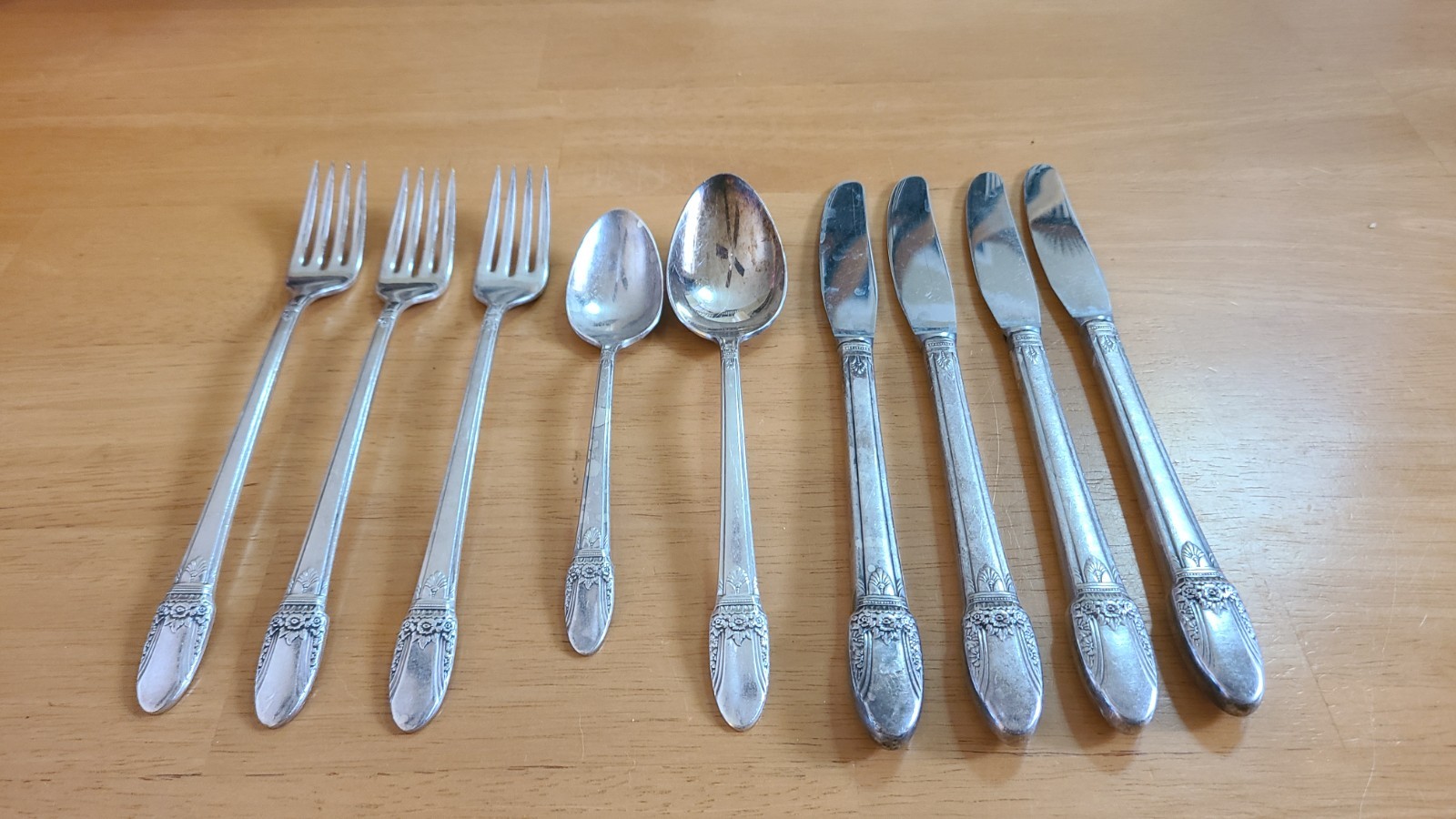 Rogers Bros First Love Silverplate 9 Piece 3 forks, 4 knives, 2 spoons