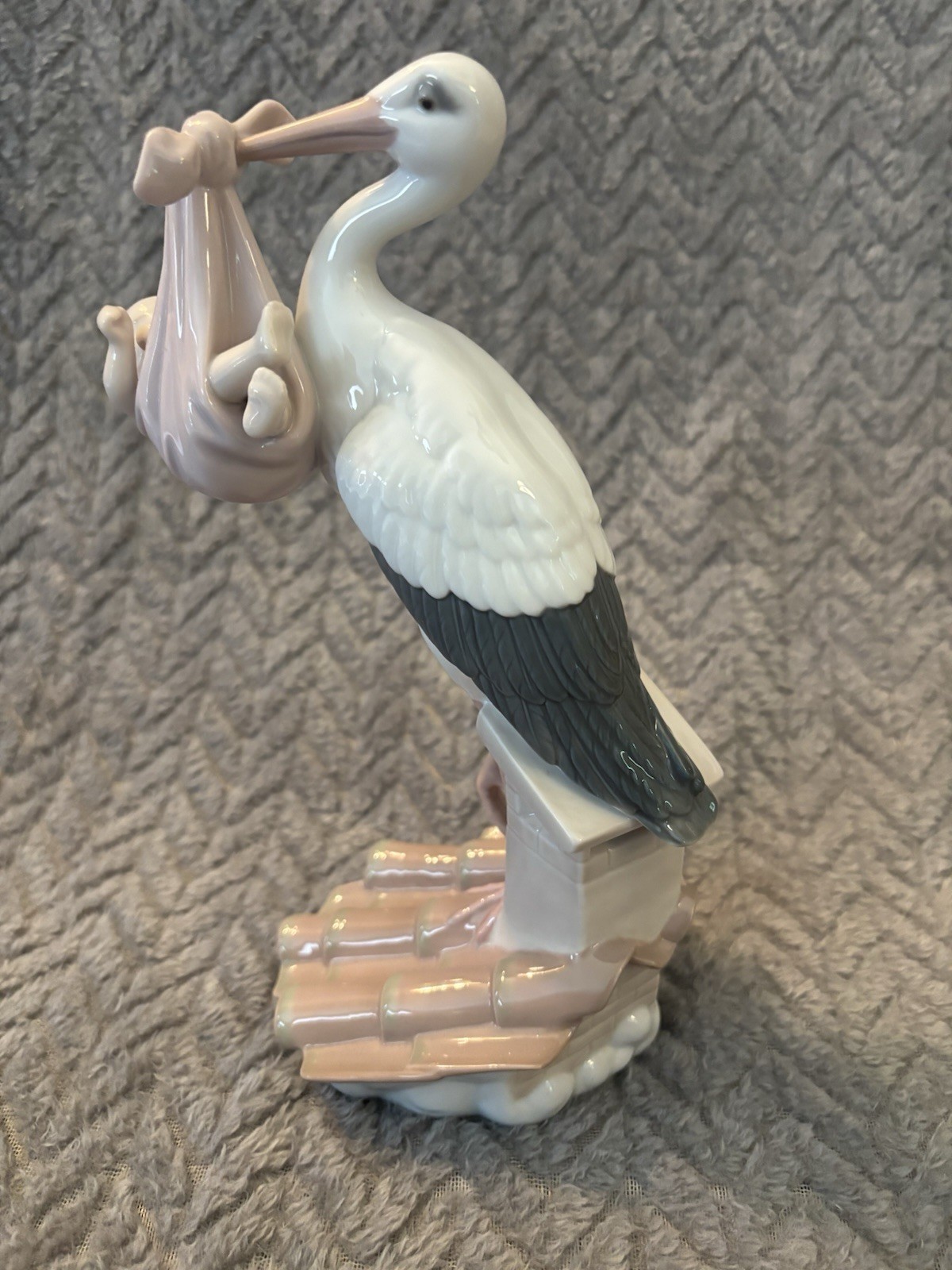 Lladró Porcelain Stork Delivering Baby Girl Figurine “New Arrival” 6382 RETIRED
