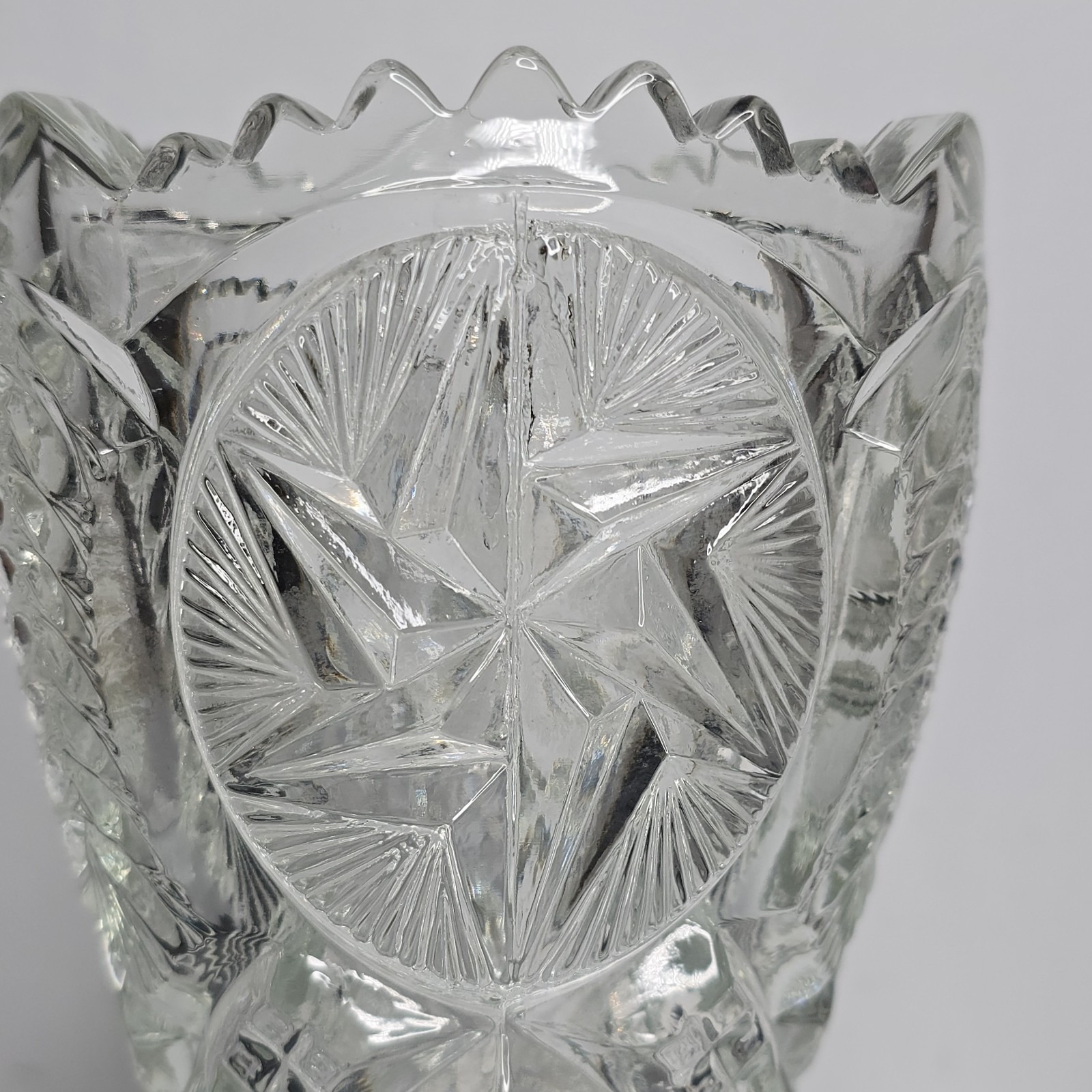 Vintage L E Smith Glass Nortec Whirling Star Clear Vase Saw Tooth Pressed 9″