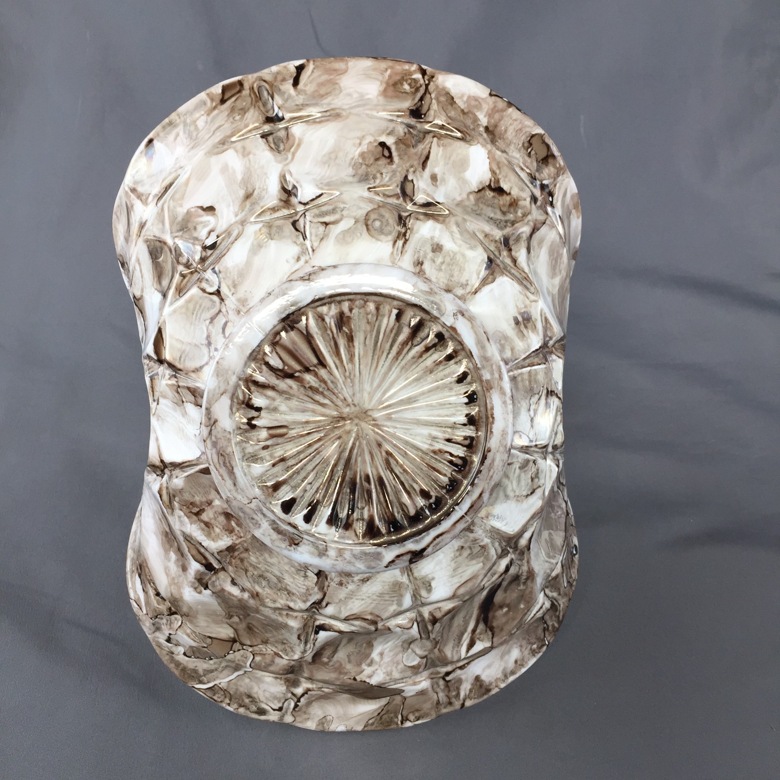 Beautiful Brown Marbled Glass Porcelain Slag Basket with Handle 8 3/4″ x 6 1/4″