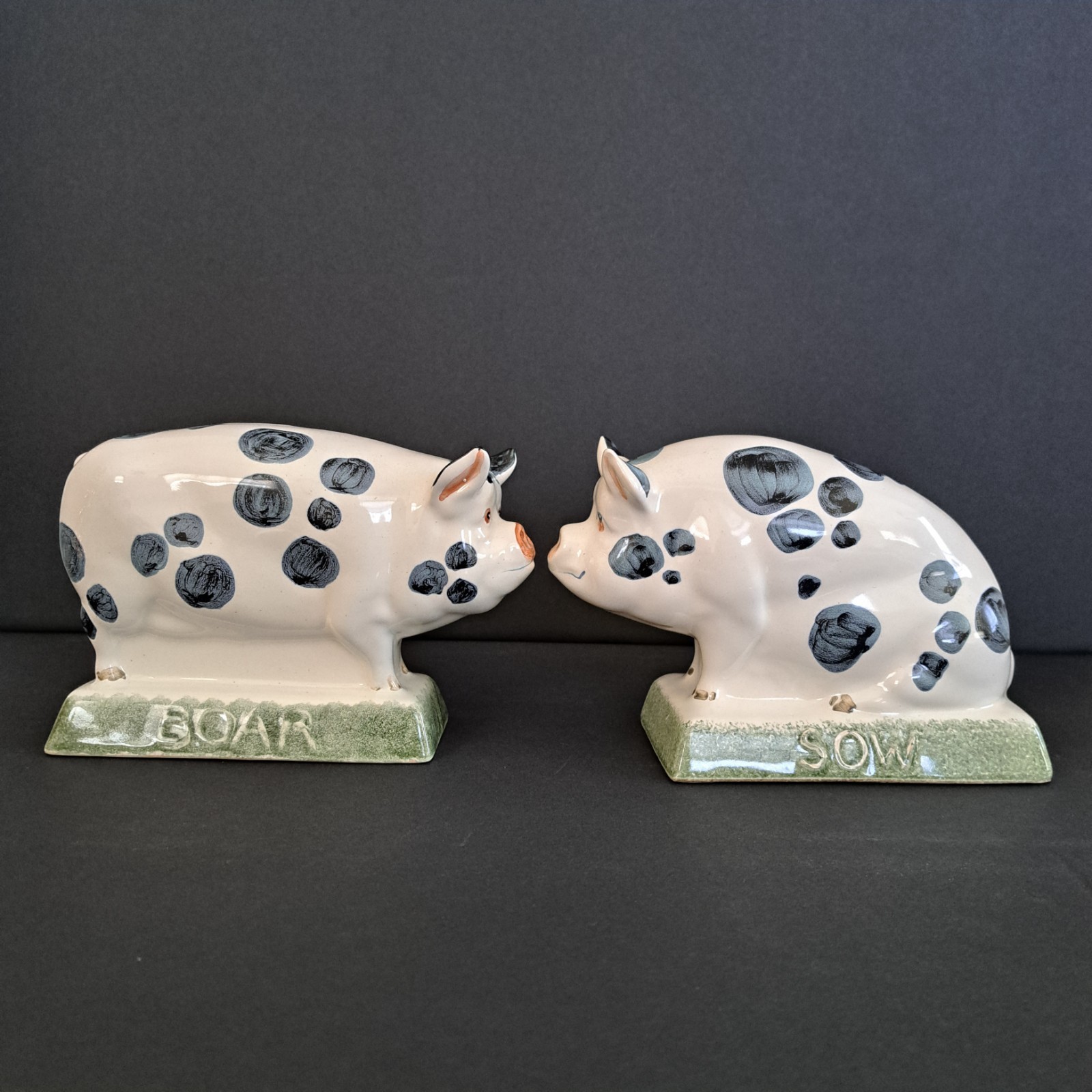 Vtg Rye Pottery Boar & Sow Figurine Pair 2003 Hand Made In England Rare 6″x4″x2″