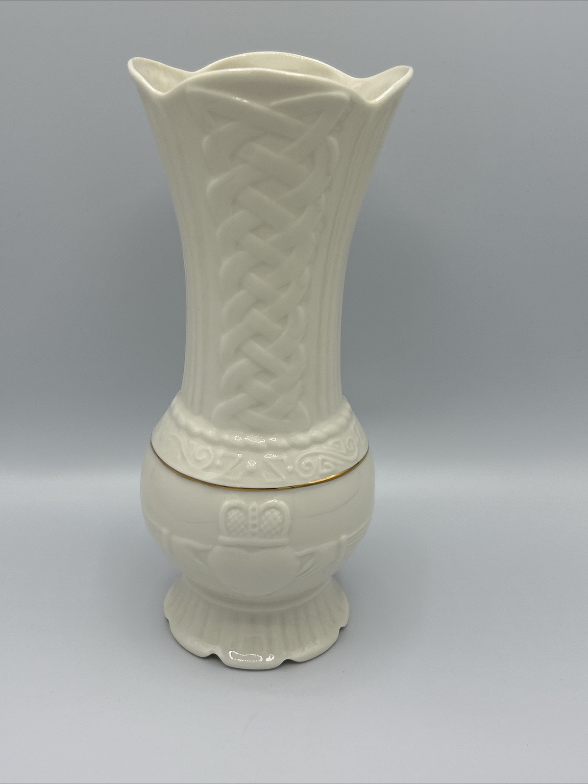 Belleek Ireland Claddagh Fine Parian Bone China 11th Mark Vase 9″