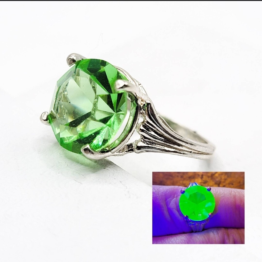 Sterling Uranium Glass Green Faceted Round Cut 925 Silver