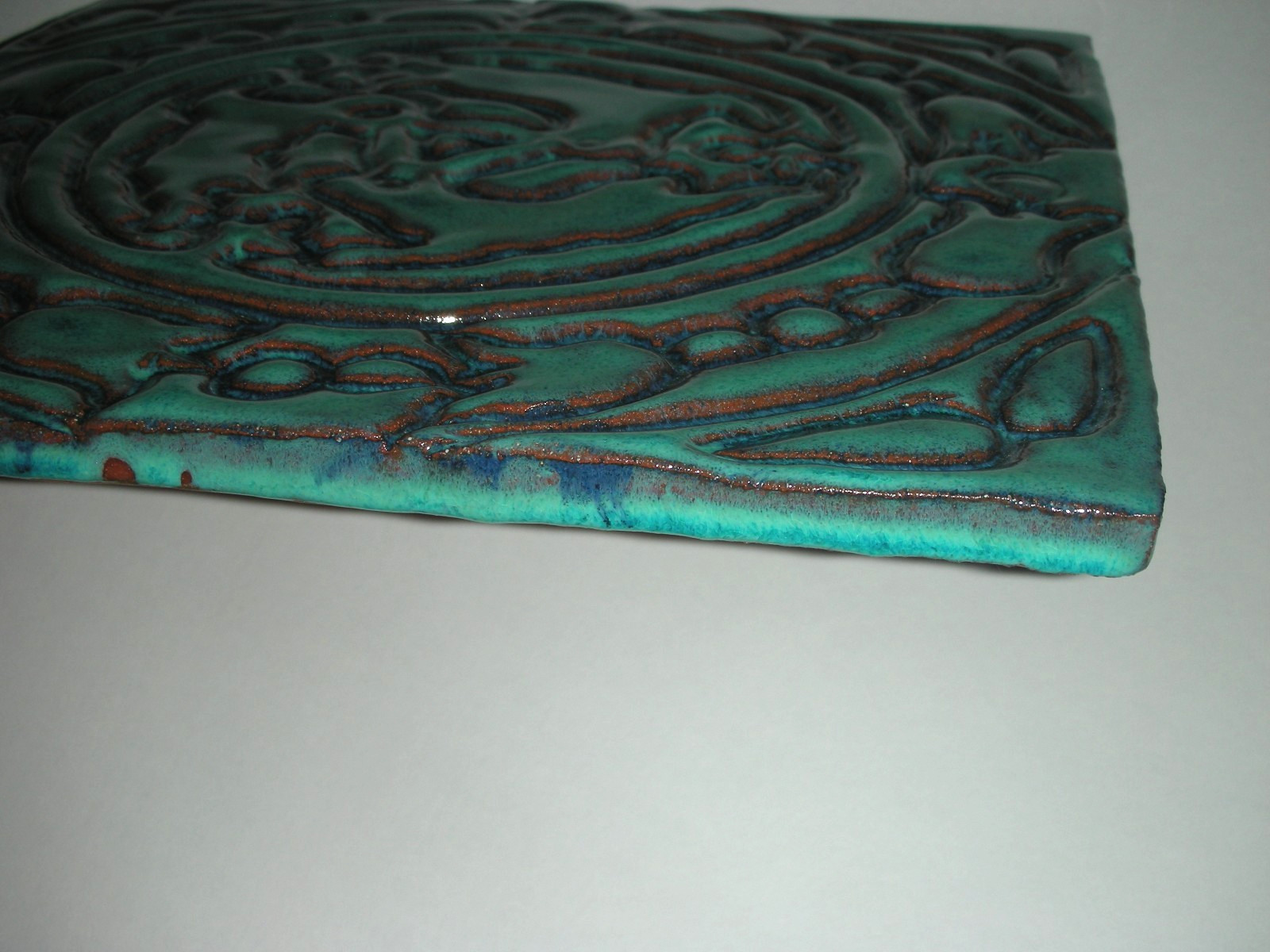 Clay Rat Studio by Eric Boynton Large Wall Tile – Three Hares Motif – 11.5×11.5″