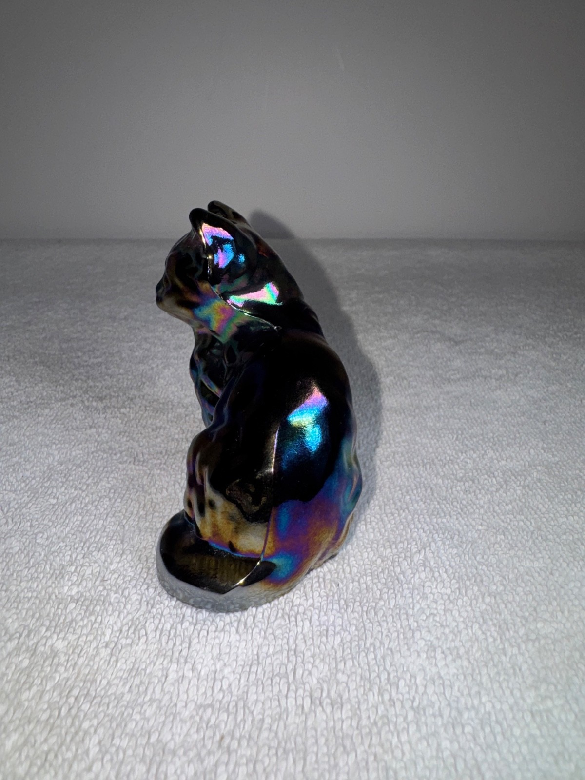 Mosser Smoke Titanium Carnival Glass Persian Cat Figure Iridescent 3″