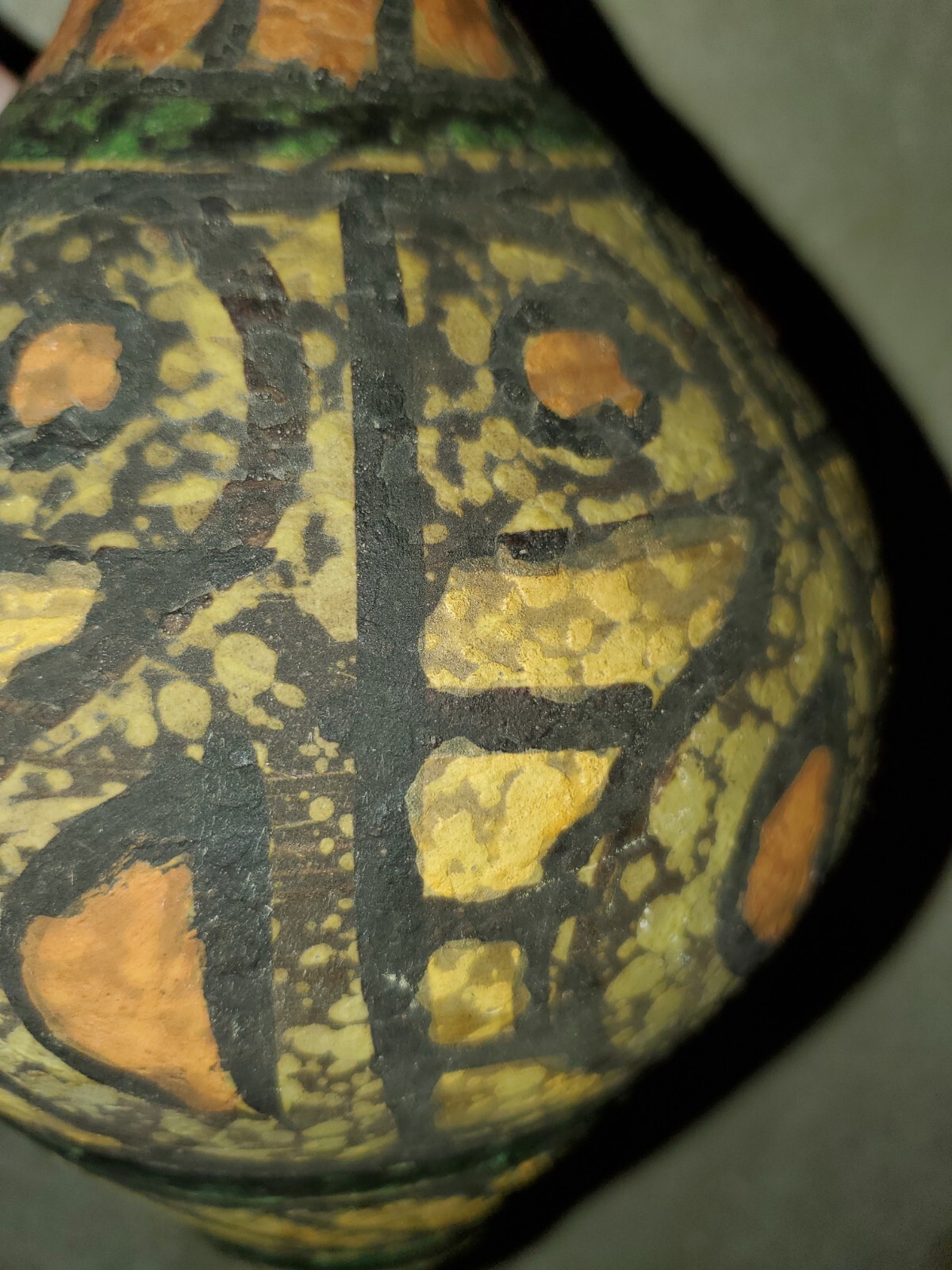 STUNNING! VINTAGE ITALY ART POTTERY ORANGE YELLOW GREEN BLACK 8″ VASE. AS IS!