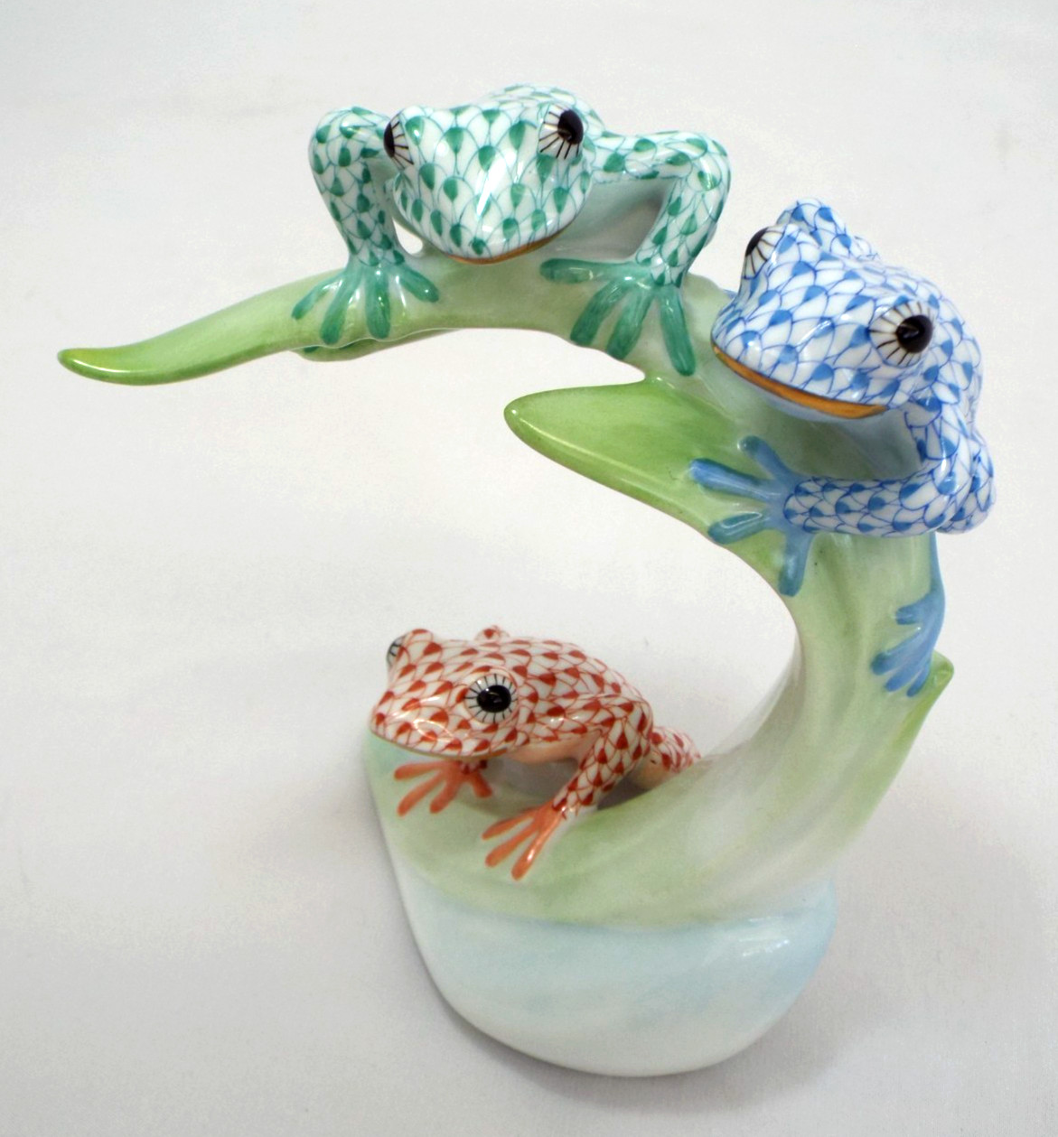 Herend 6.5” FIGURINE Tree Frogs Palm Leaf Fishnet 15269 Golden Anniversary 2007