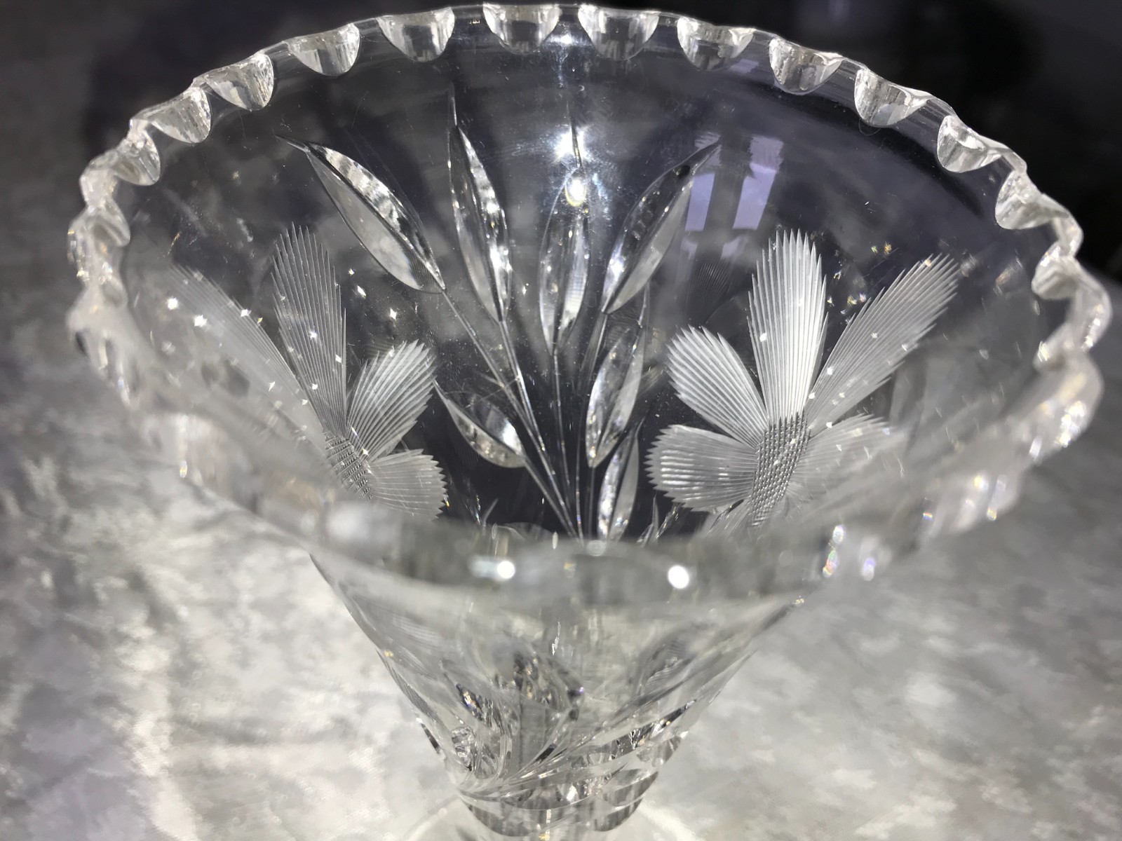 Antique SAWTOOTH Cut CRYSTAL Etched FLOWERS Flare TRUMPET Pedestal VASE 8″ Tall