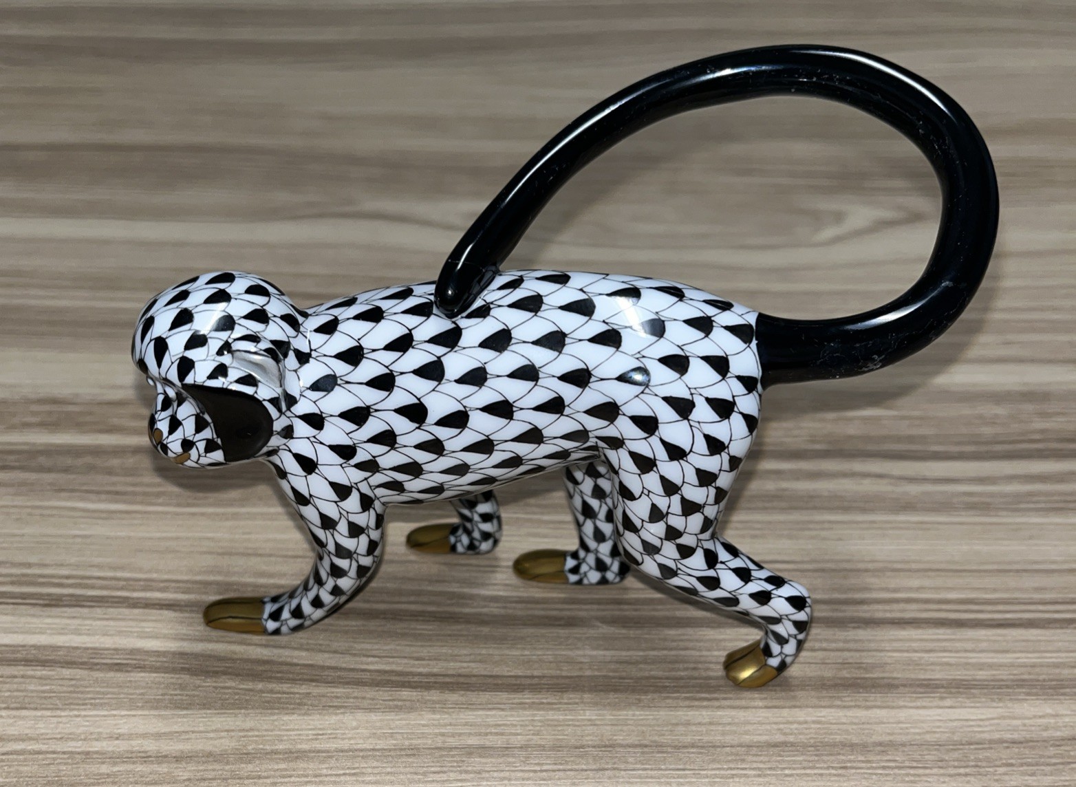 Herend Figurine – Monkey Walking – Black Fishnet
