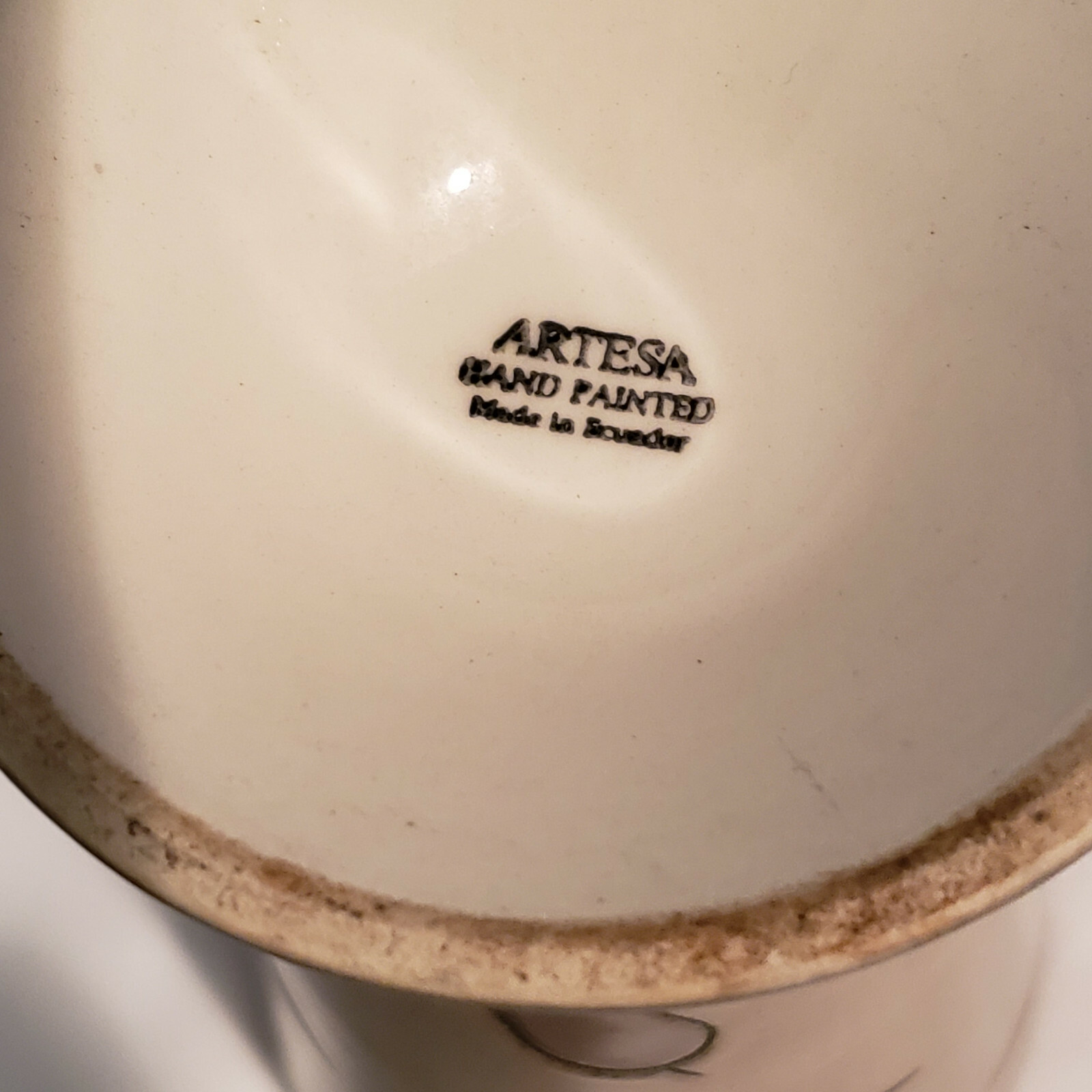 Artesa Pottery Vase Made in Ecuador Hand Painted Etched 9.25″ Tall Brown Leaves