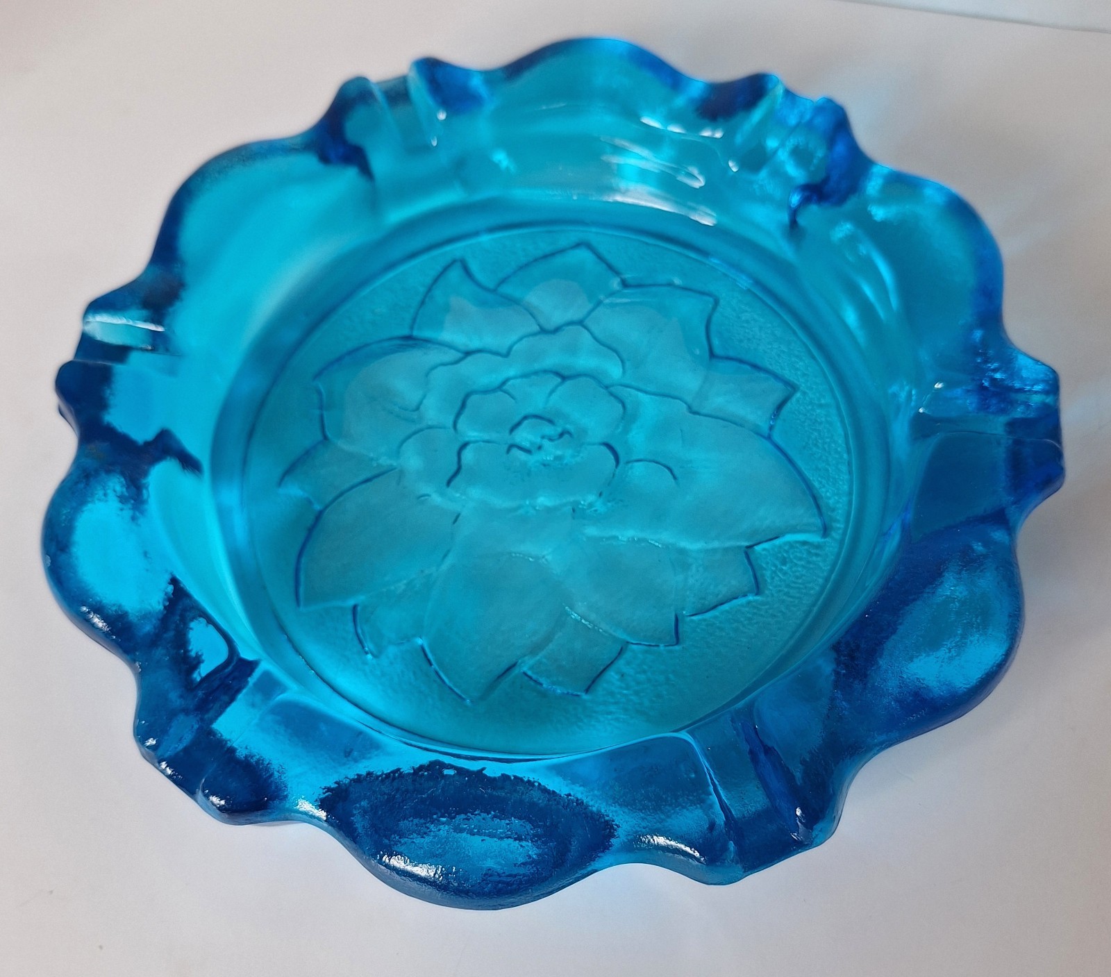 Vintage Tiara Indiana Glass 1977 Horizon Blue Lotus Ashtray Large 9 1/2″ MINT