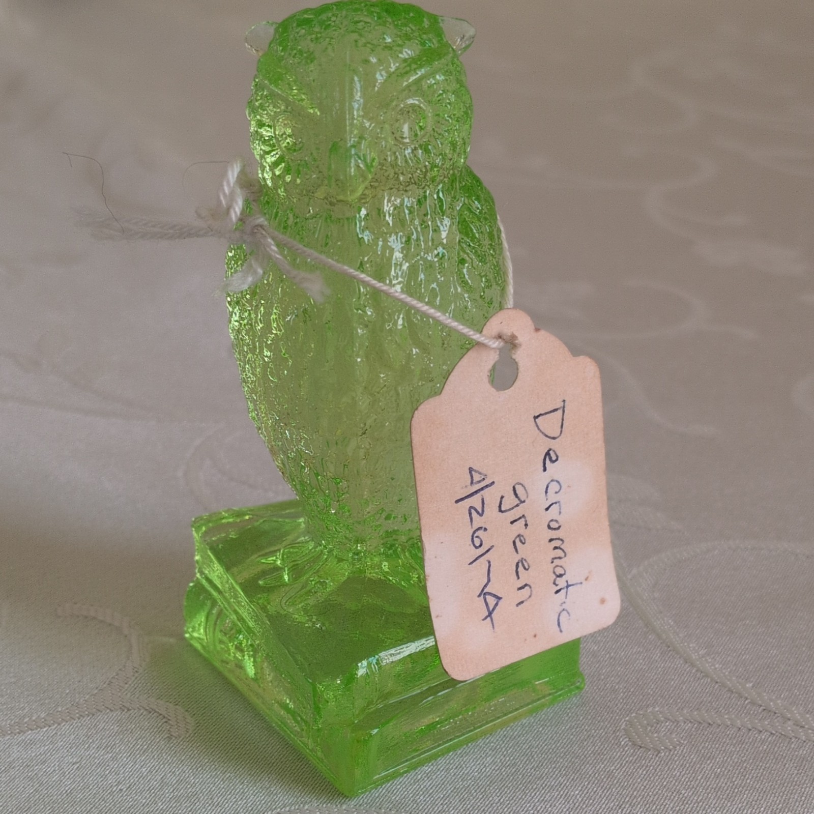 Degenhart Dichromatic (Decromatic?) Green Glass Owl W/Tag. Glows As Pictured.