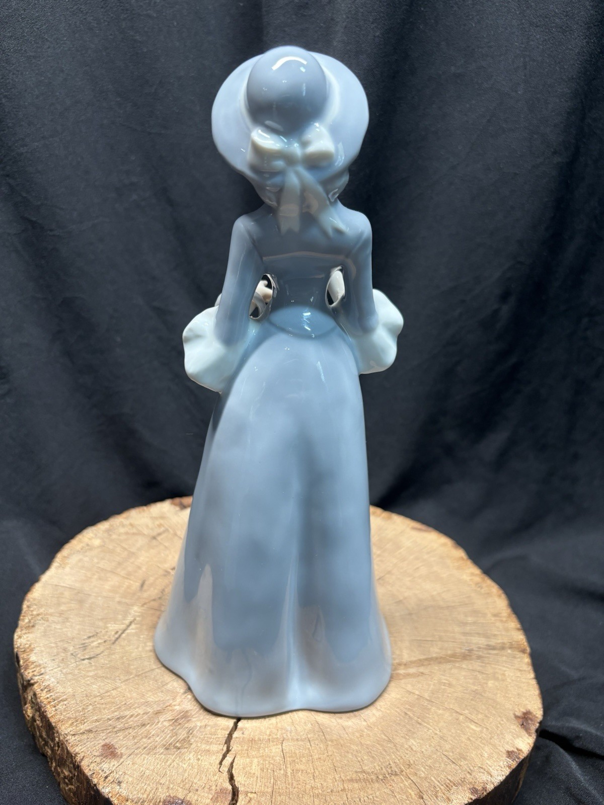 Unmarked Vintage 1983 Japan Blue White Porcelain Women Figurines Set of 2