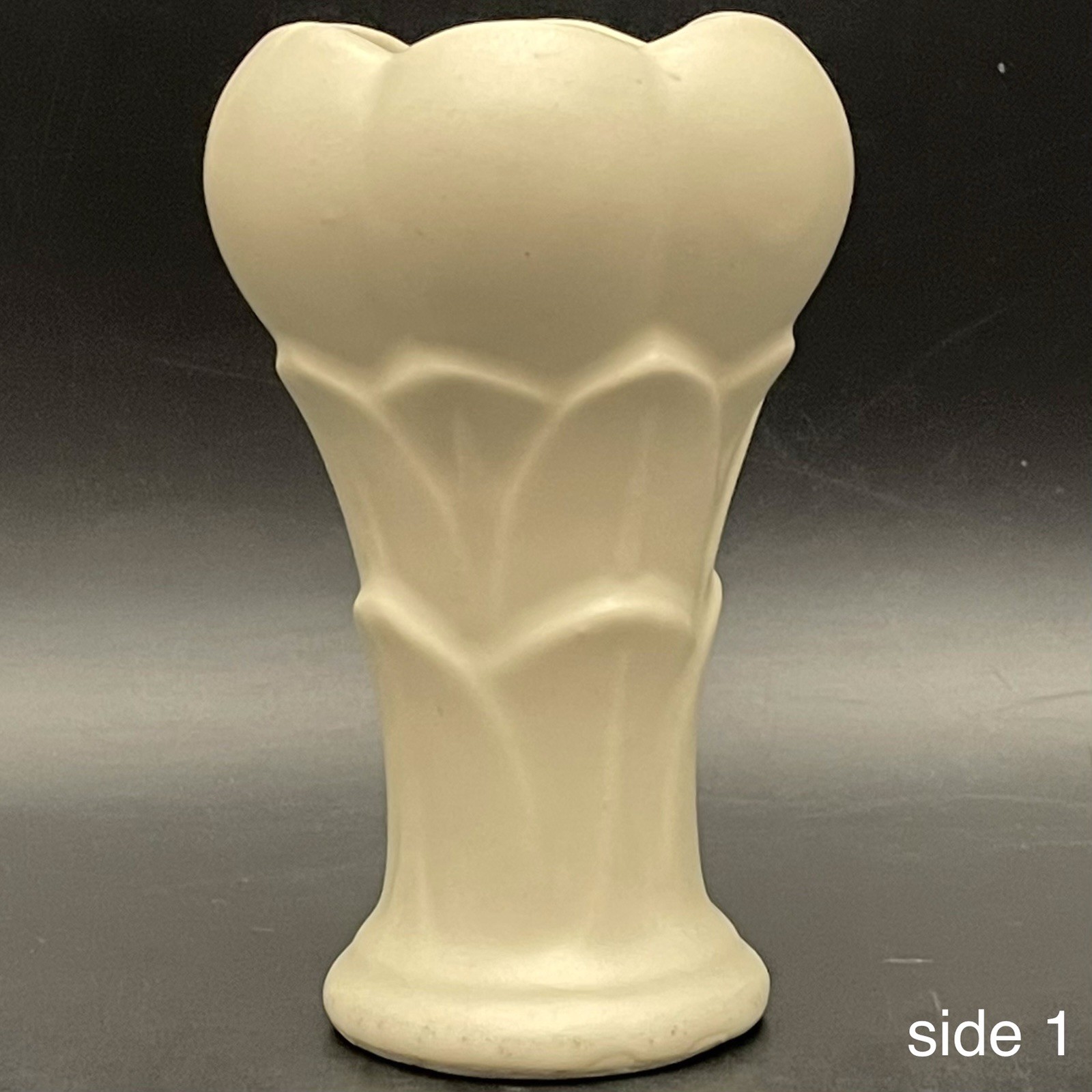MCM Cream/Bone White Art Deco Style Tulip Bud Vase c1960s Made in USA 4.75″ tall