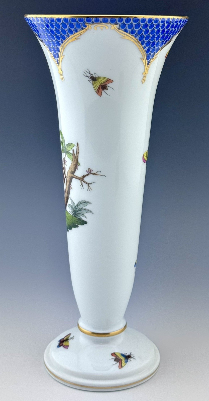 🦋 MINT HEREND Rothschild Bird Blue Border 9” Vase Motif #2