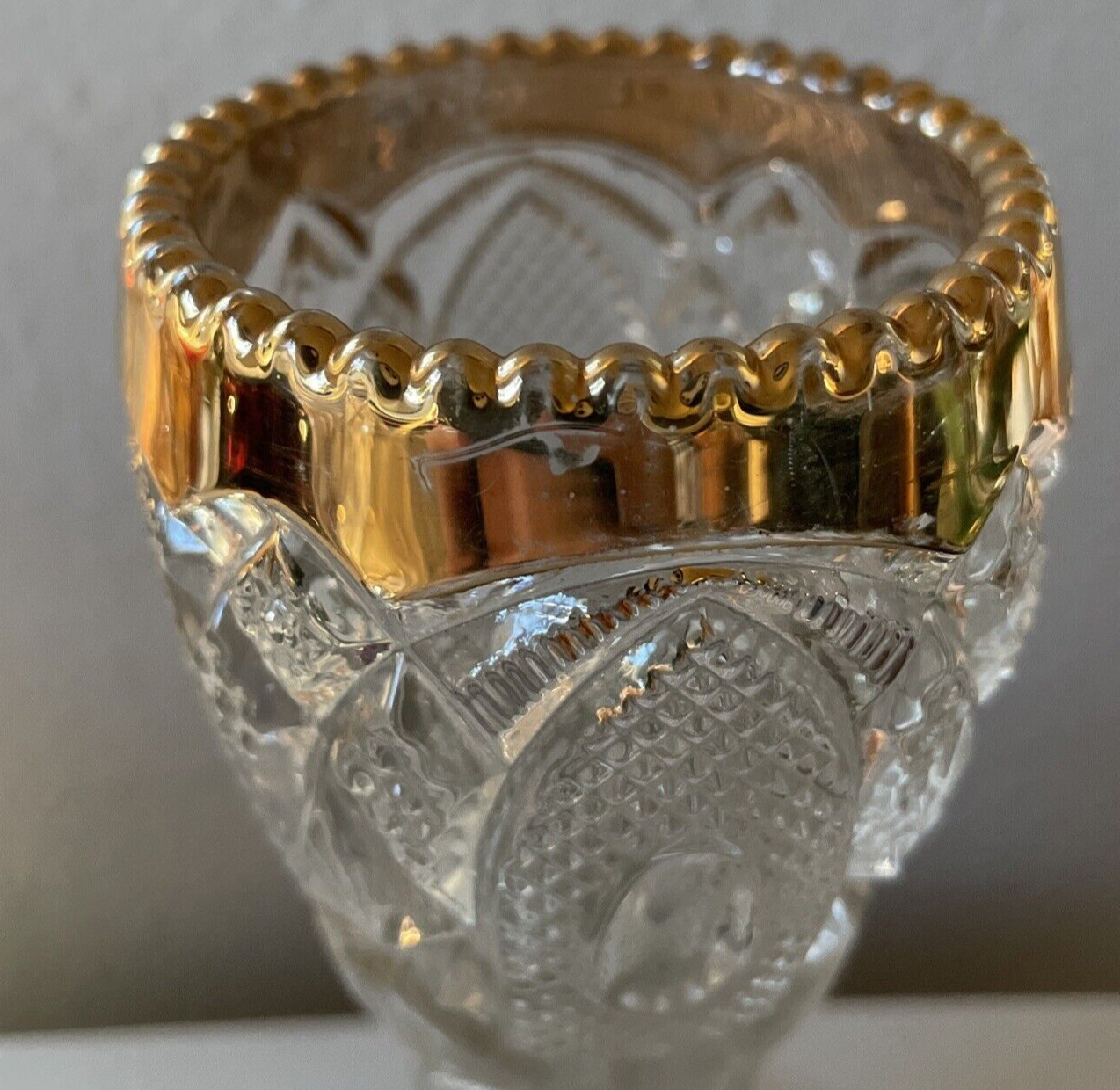 Antique 1903 EAPG U.S. GLASS New Hampshire Bent Buckle Clear & Gold Vase 6.5″ T