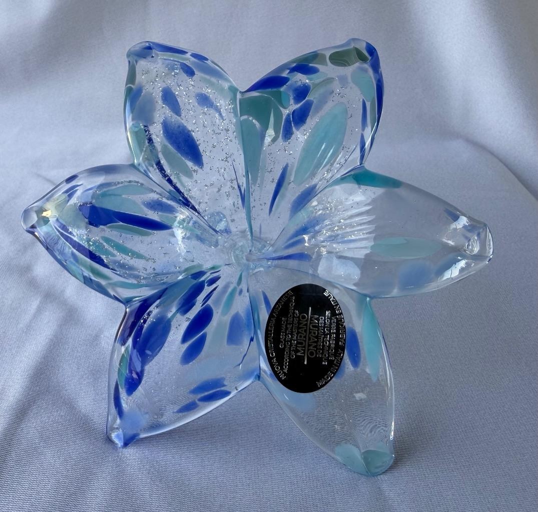 Genuine Italian Flower Blown Glass Murano dark and light blue Italy 713