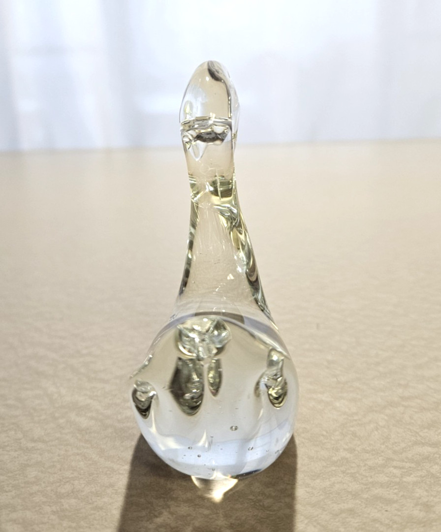 Art Glass Swan Paperweight With Bubbles 4.5 Inches Tall