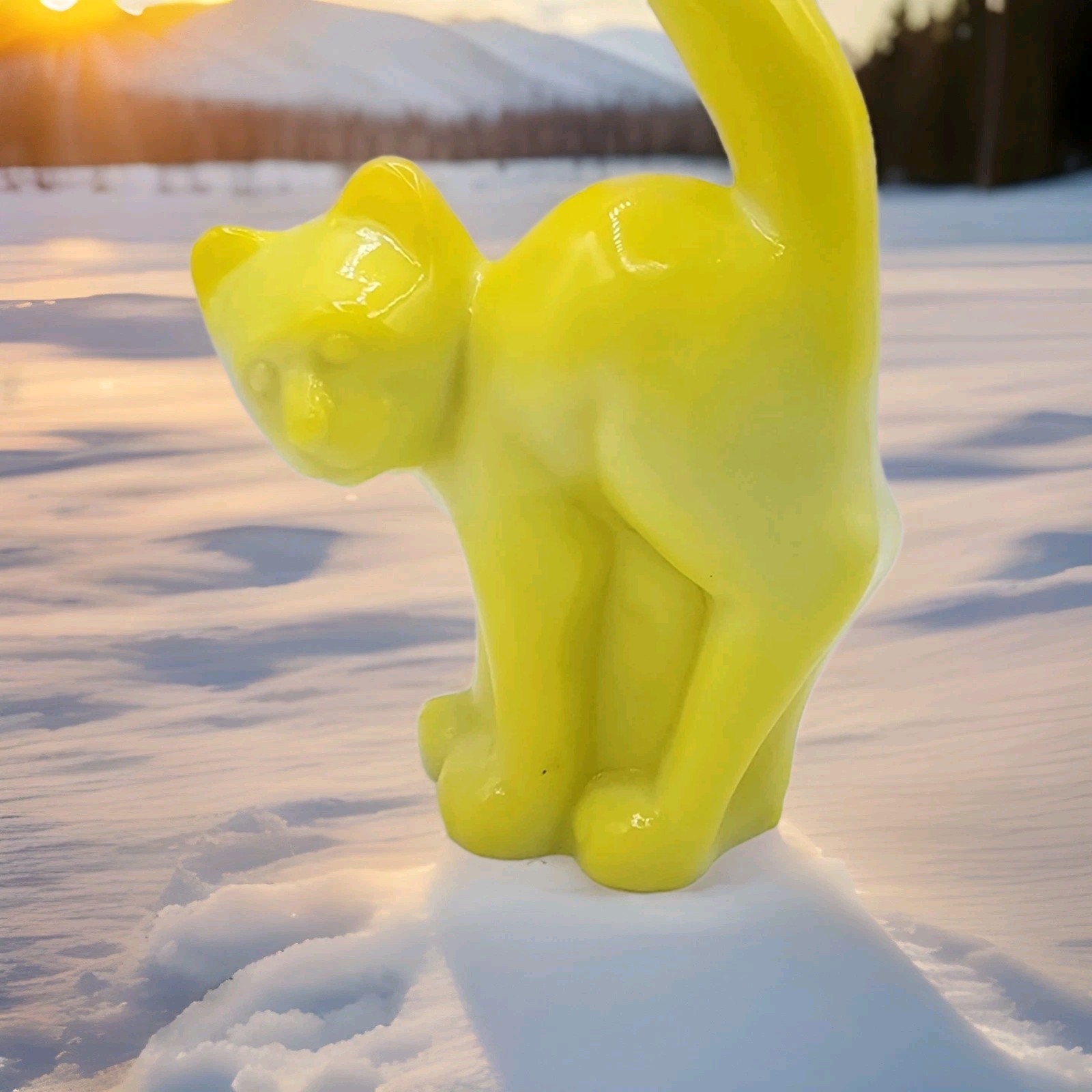 Scary Cat Mosser for Fenton Mold Art Glass Dandelion Yellow Glows UV Ltd