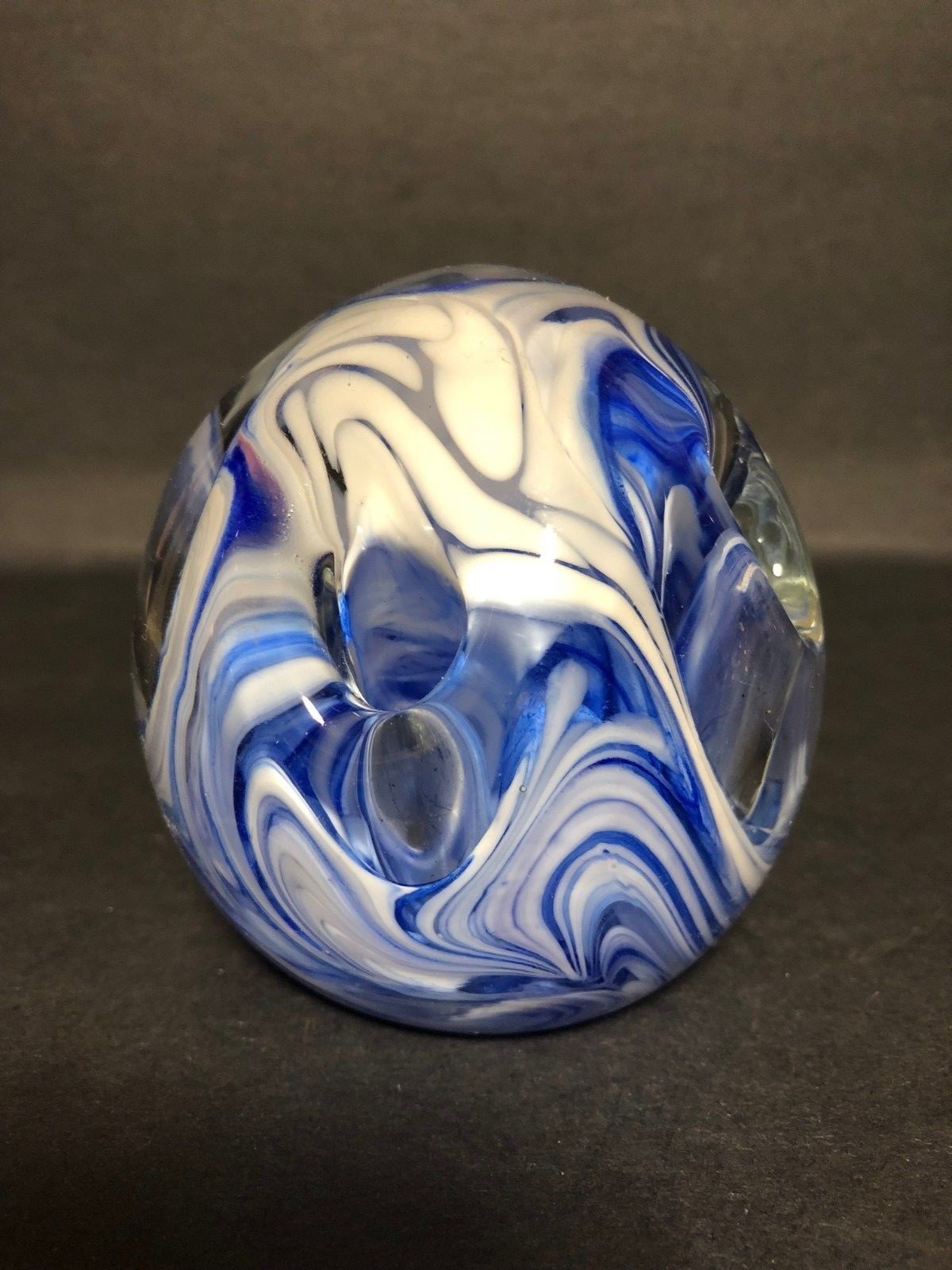 GORGEOUS RARE SIGNED JOHN GENTILE STUDIO DESK ART GLASS PAPERWEIGHT EAGLE G MARK