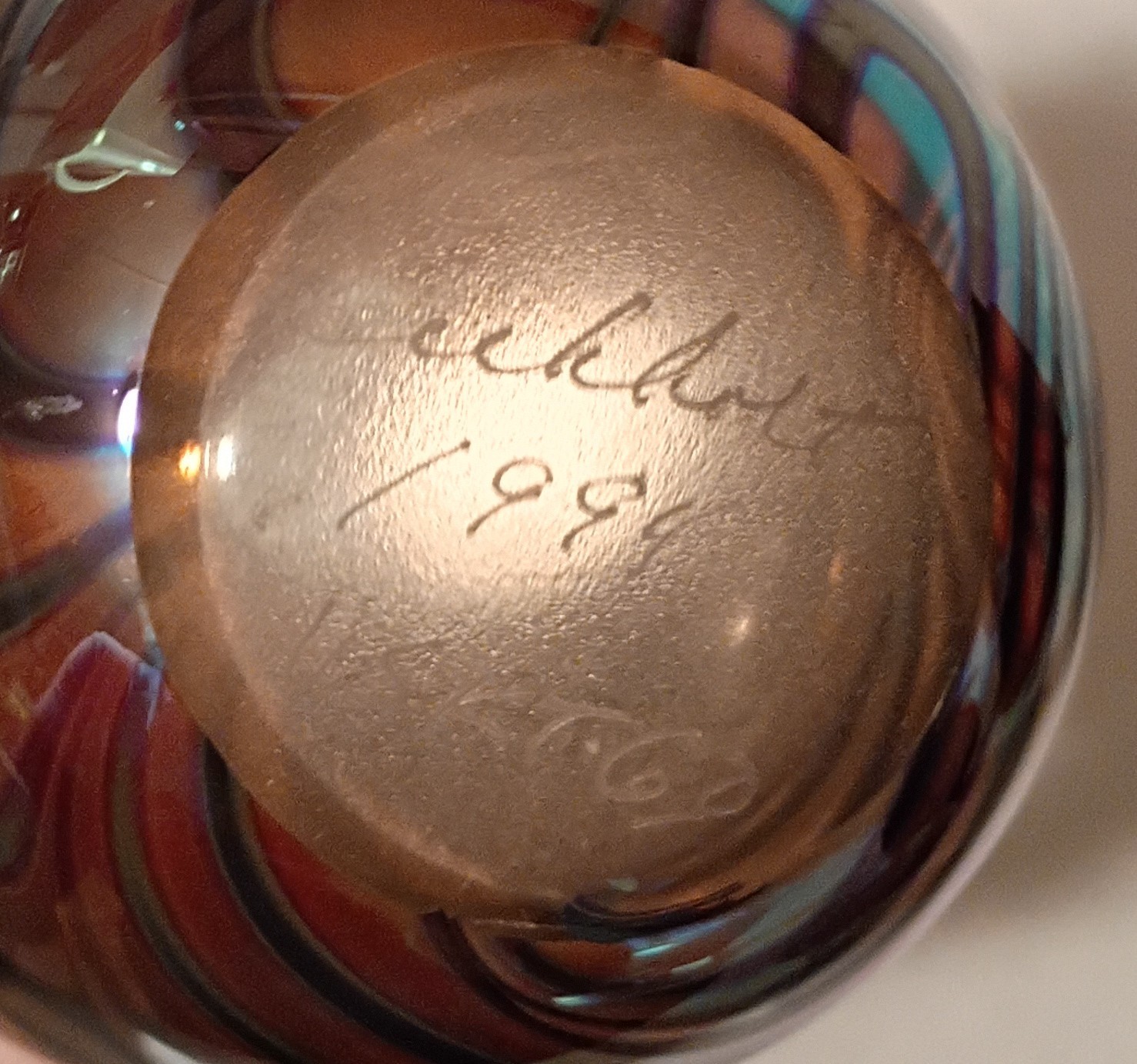 1994 Signed 6.25″ Robert Eickholt King Tut Iridescent Art Glass Vase