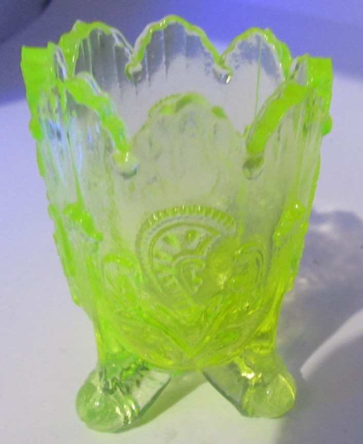 VTG. FAN & FEATHER VASELINE URANIUM GLASS FOOTED TOOTHPICK HOLDER GLOWS VGUC