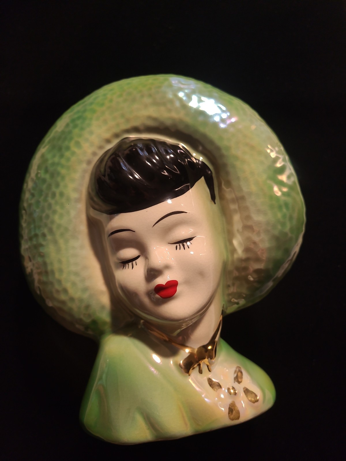 Vintage 7 1/4″ Lady Head Vase Wall Pocket Iridescent Green Glamour Girl Asian
