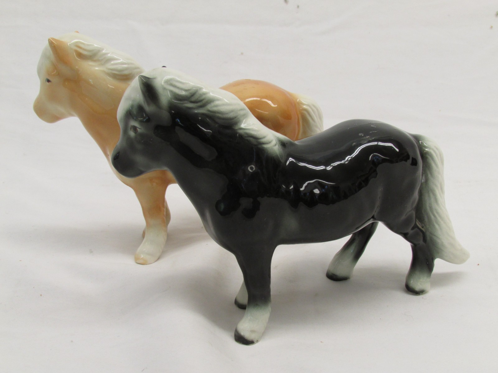 2 Vintage Wagner & Apel porcelain horses ponys 7.5″ x 5″