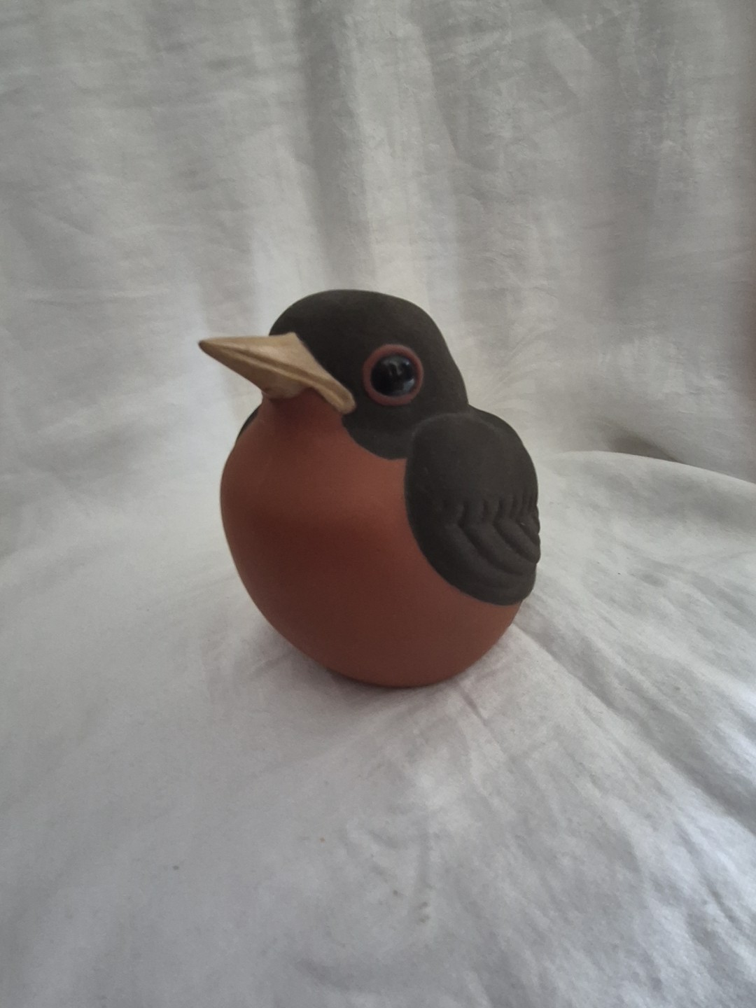 Vintage Rare Chester Nicodemus FERRO Stone Pottery Robin 4.5 inches high W/Tag